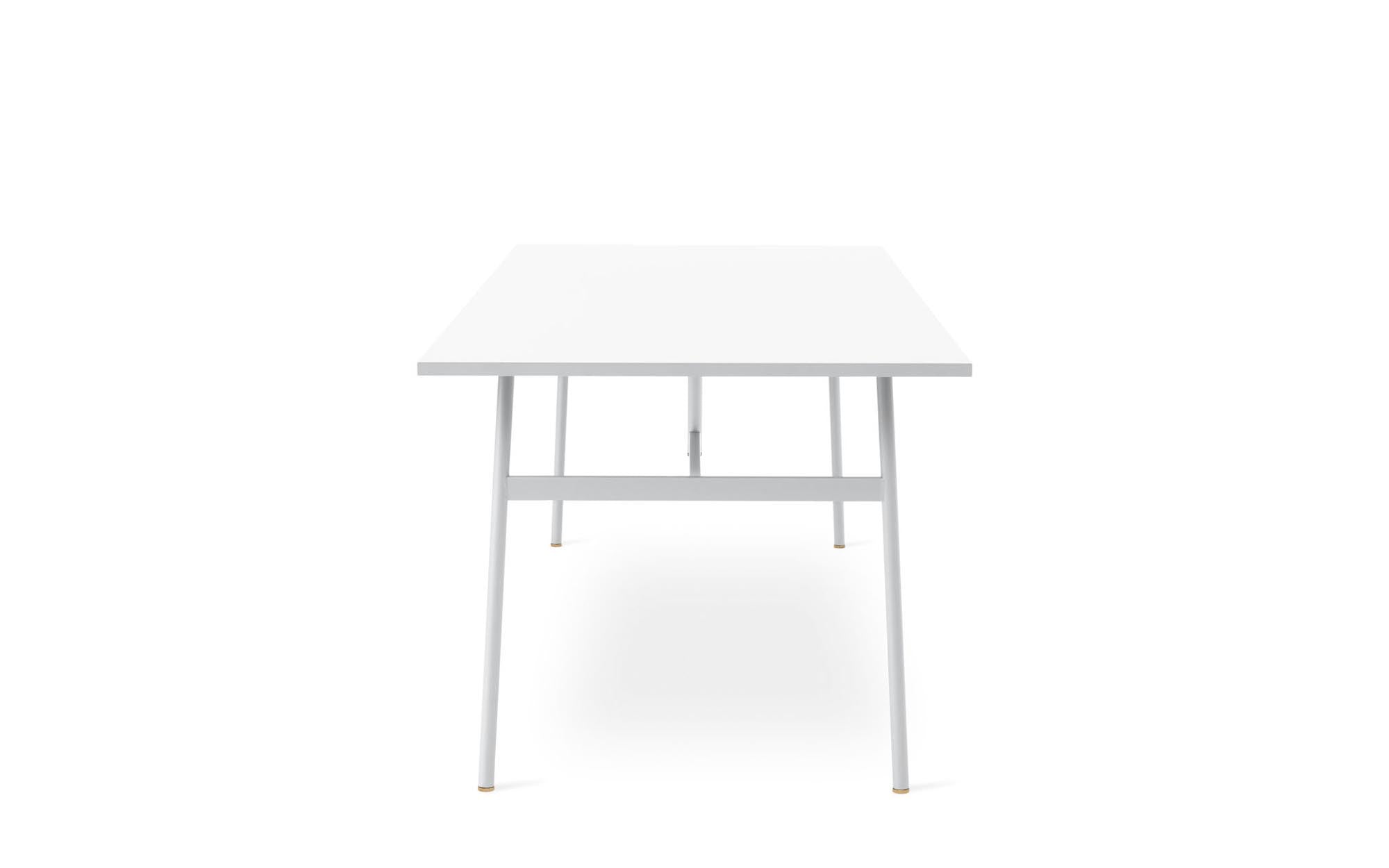 Union Tisch von Normann Copenhagen: Stilvoller Mittelpunkt für Räume.