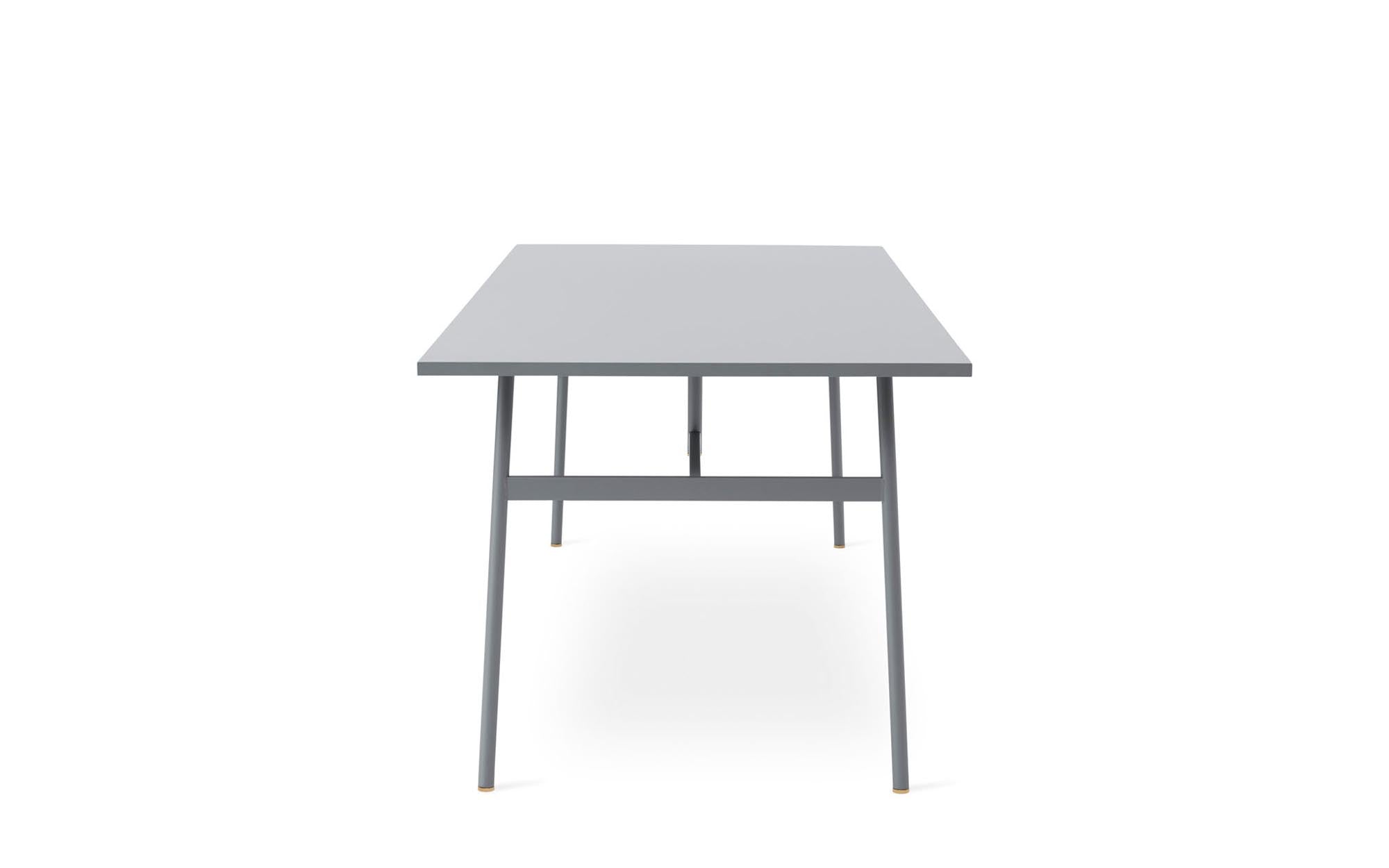 Union Tisch von Normann Copenhagen: Stilvoller Mittelpunkt für Räume.