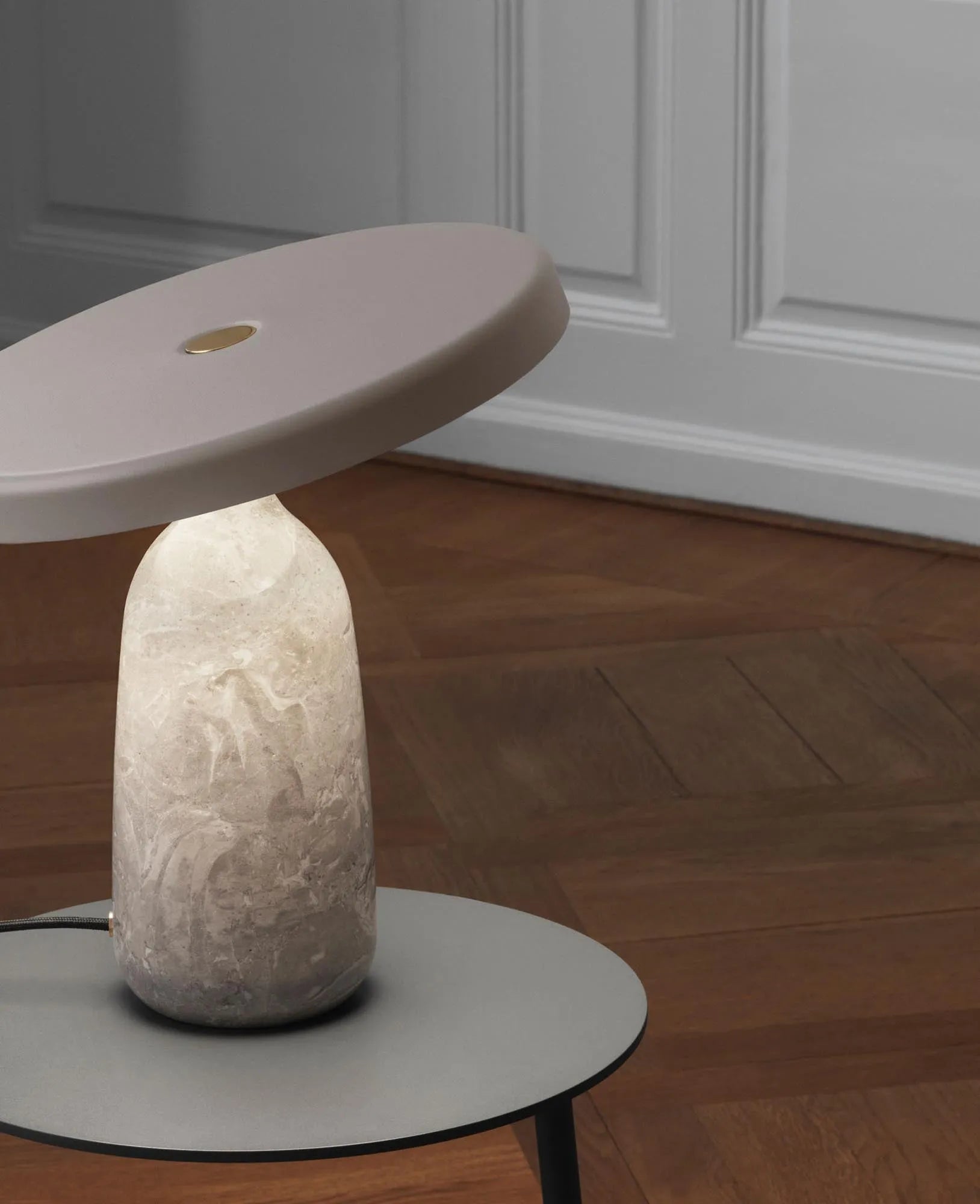 Eddy Tischlampe: Minimalistisches Design trifft auf Funktionalität.