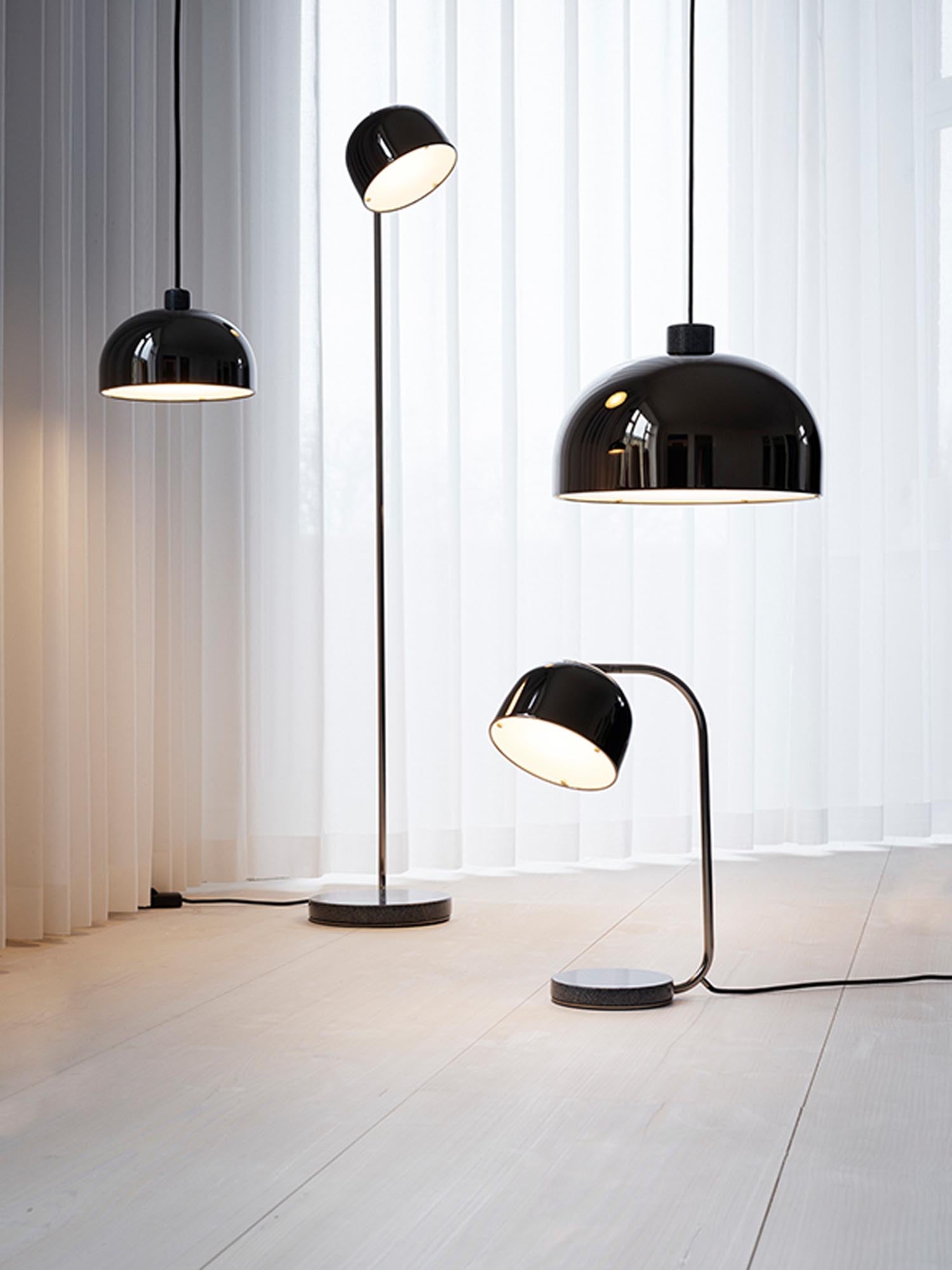 Elegante Grant Stehleuchte von Normann Copenhagen für stilvolle Räume.