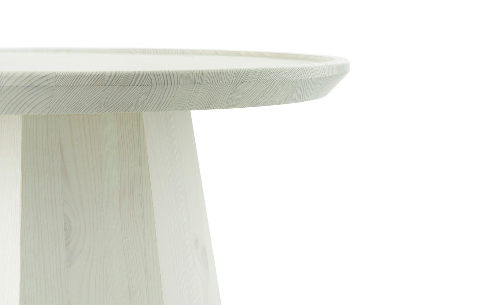 Pine Beistelltisch in Weissgrün präsentiert im Onlineshop von KAQTU Design AG. Beistelltisch ist von Normann Copenhagen