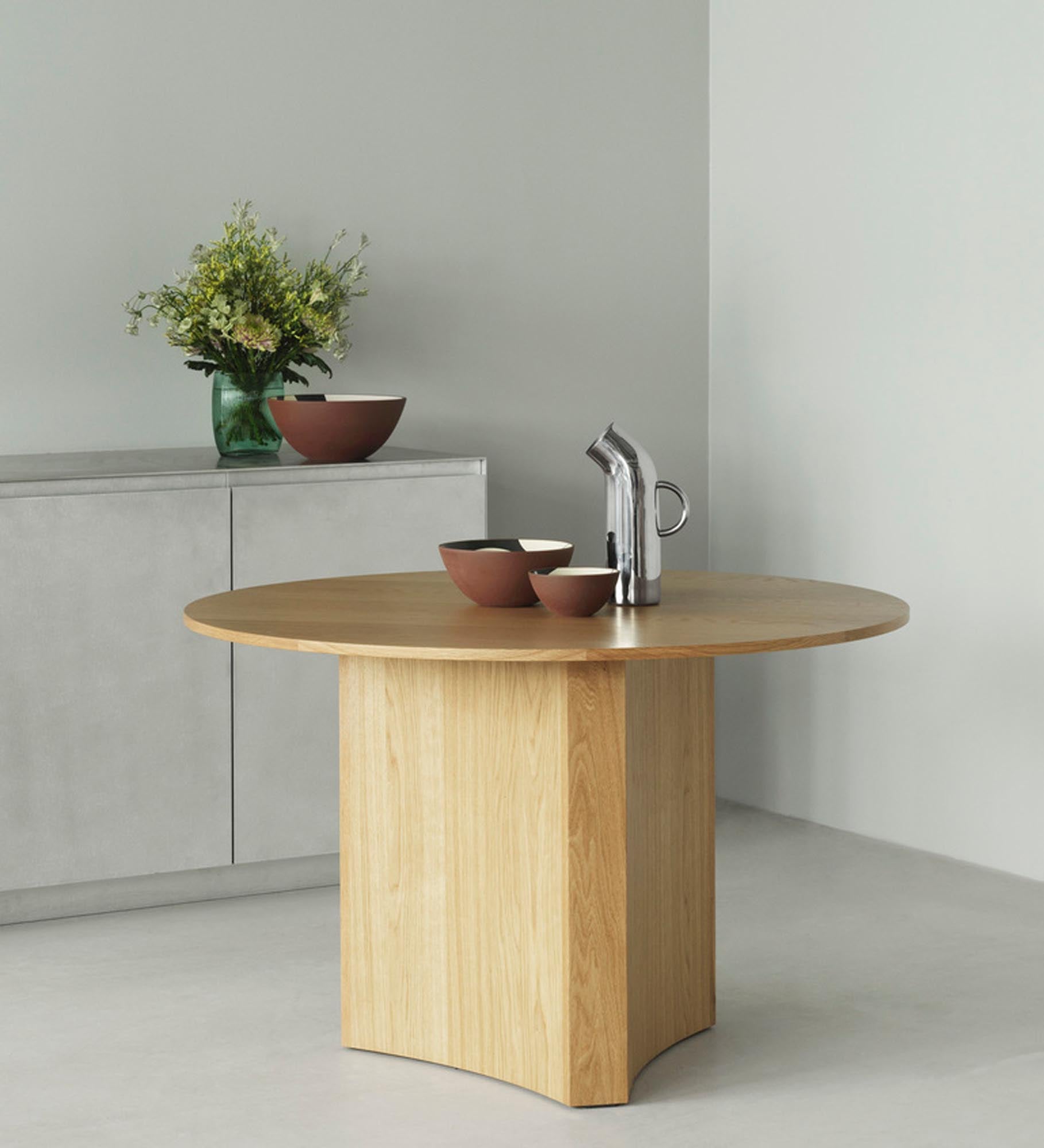 Moderner Blue Tisch von Normann Copenhagen aus edlem Eichenholz.