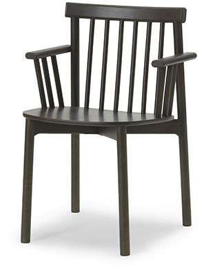 Pind Armlehnstuhl in Dunkelbraun präsentiert im Onlineshop von KAQTU Design AG. Stuhl mit Armlehne ist von Normann Copenhagen