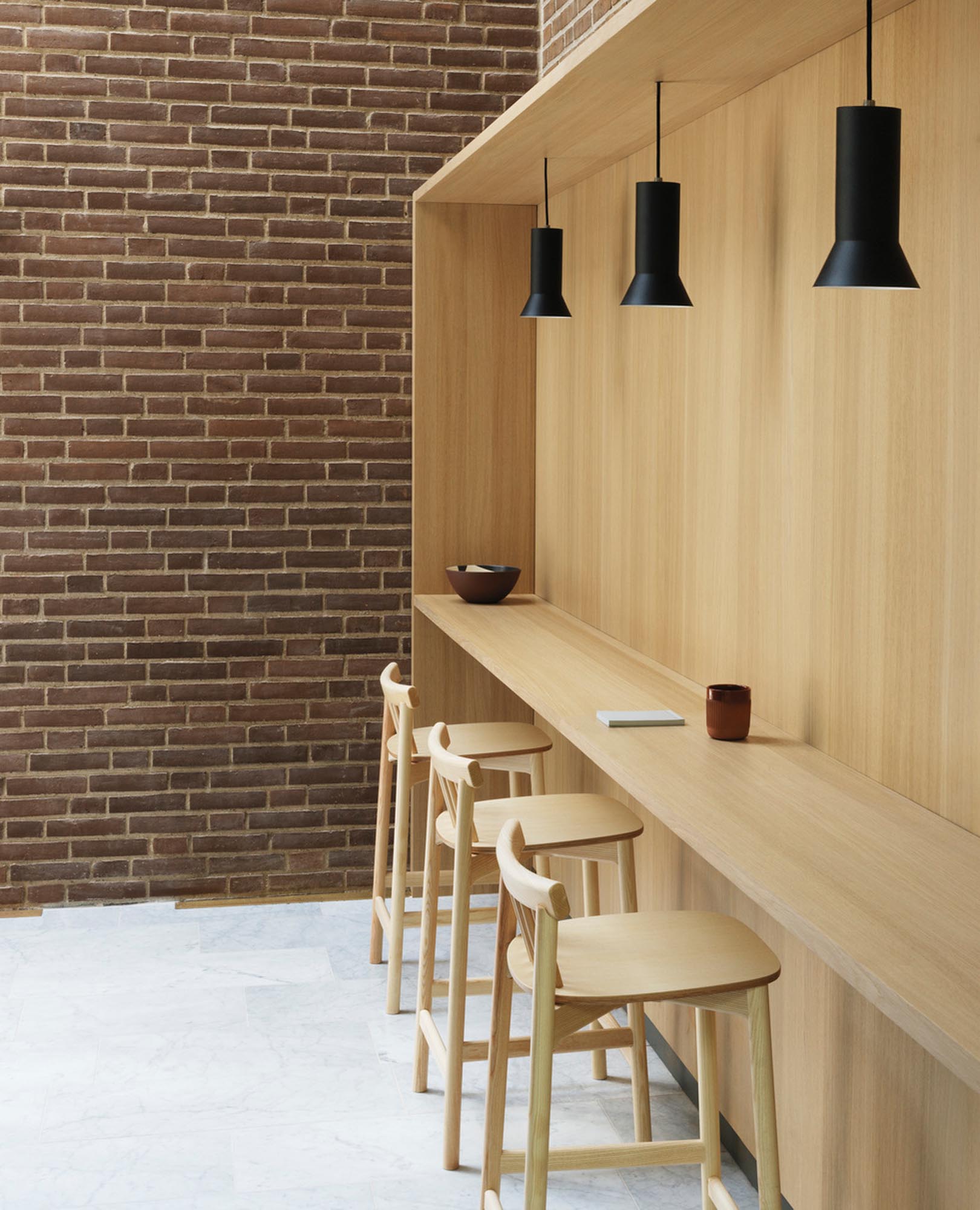 Stilvoller Pind Barhocker aus Esche von Normann Copenhagen.