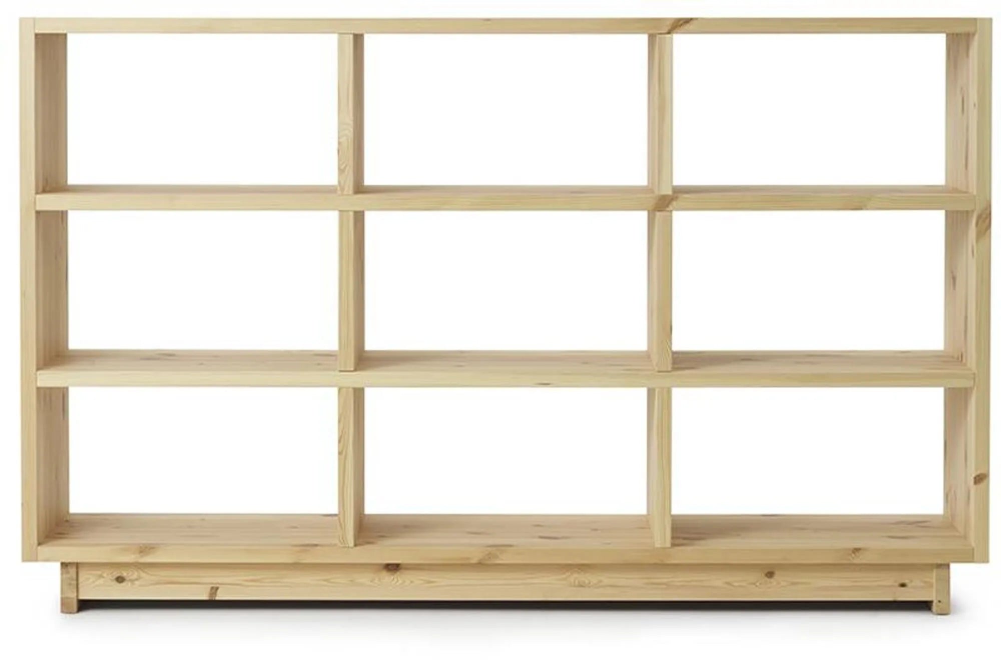 Elegantes Plank Regal: Stilvolle Aufbewahrung im skandinavischen Look.