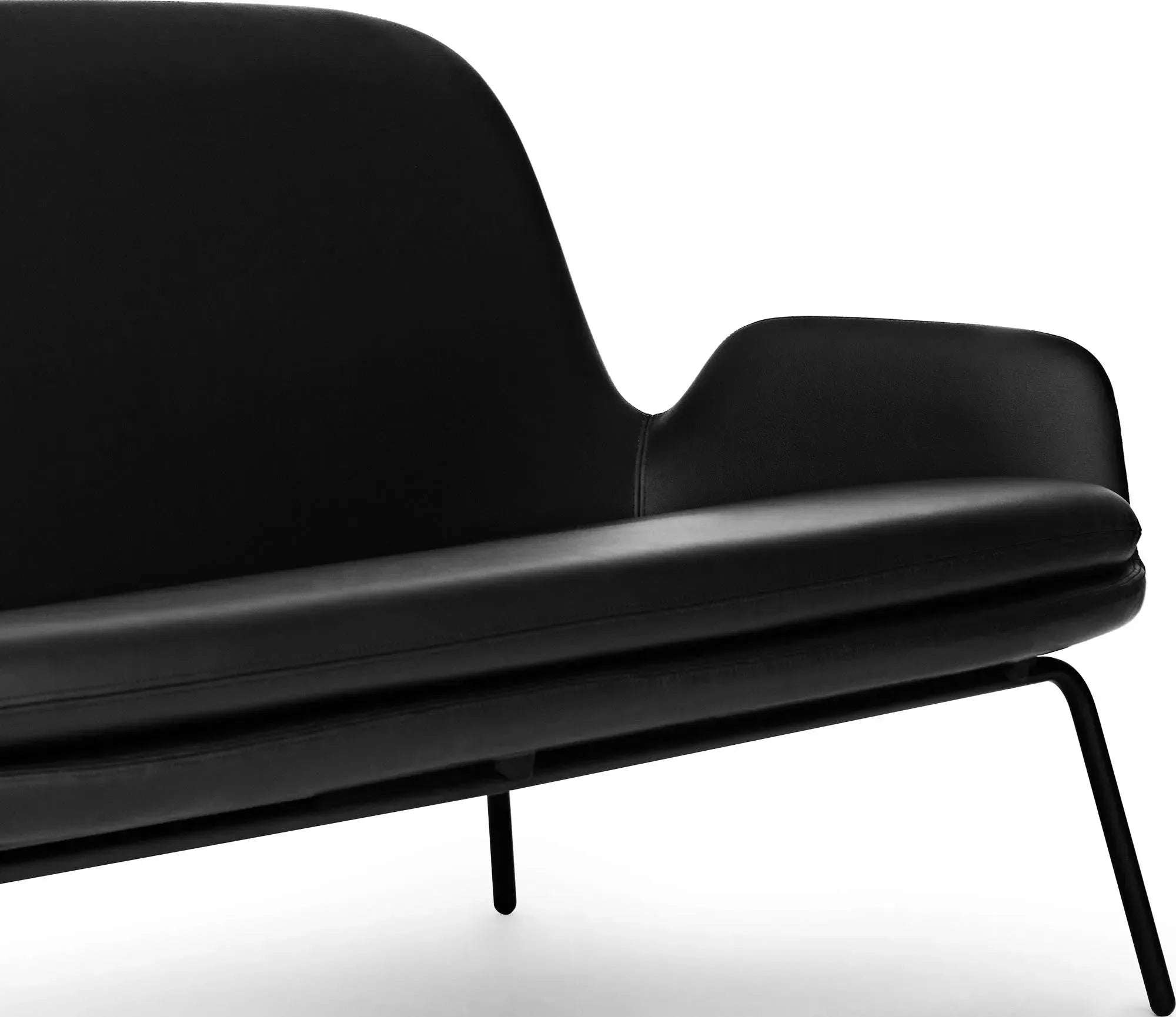 Elegantes Era Sofa: Skandinavische Ästhetik für Ihr Wohnzimmer.