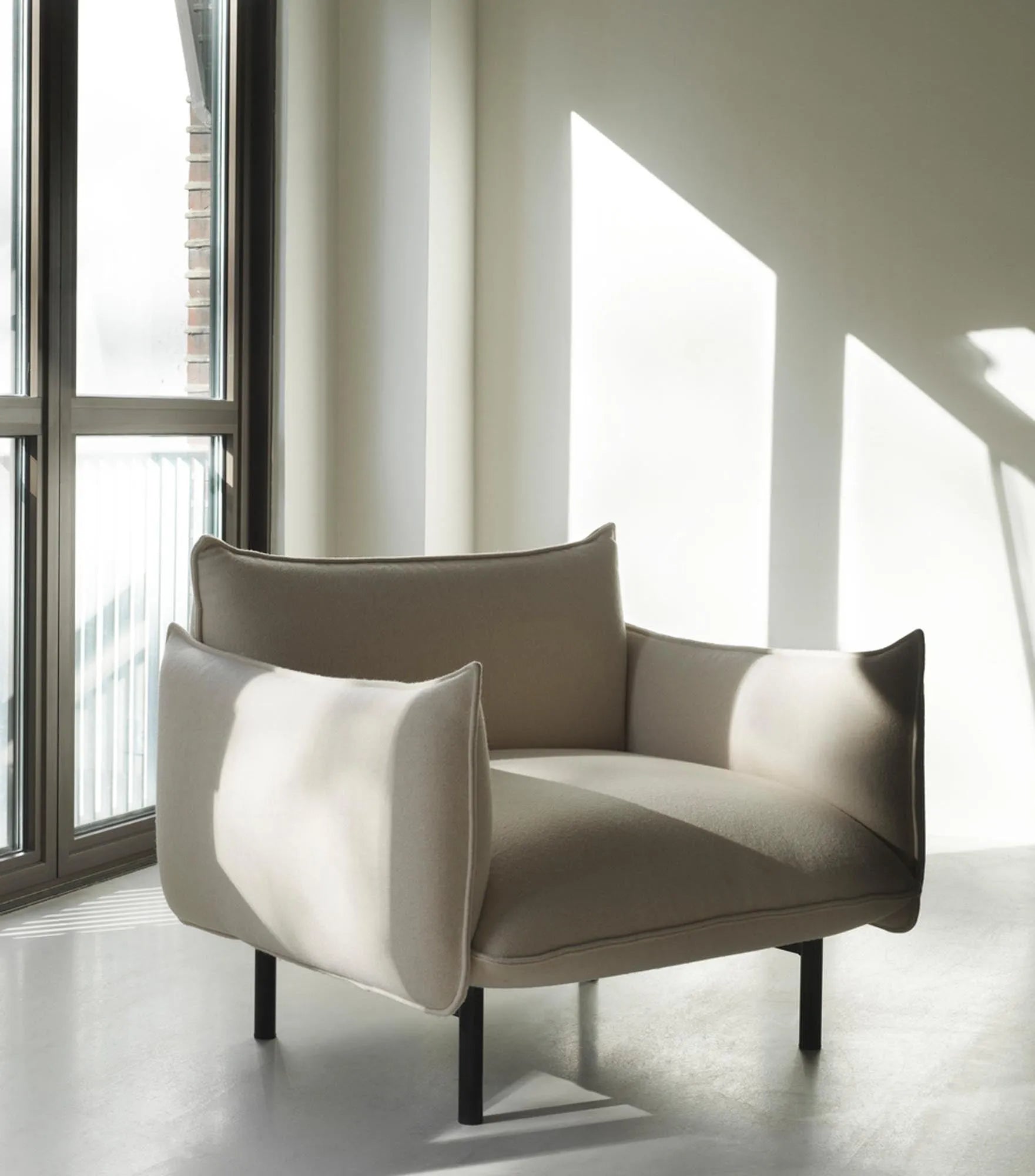 Ark Sessel: Minimalistisches Design trifft auf höchsten Sitzkomfort.