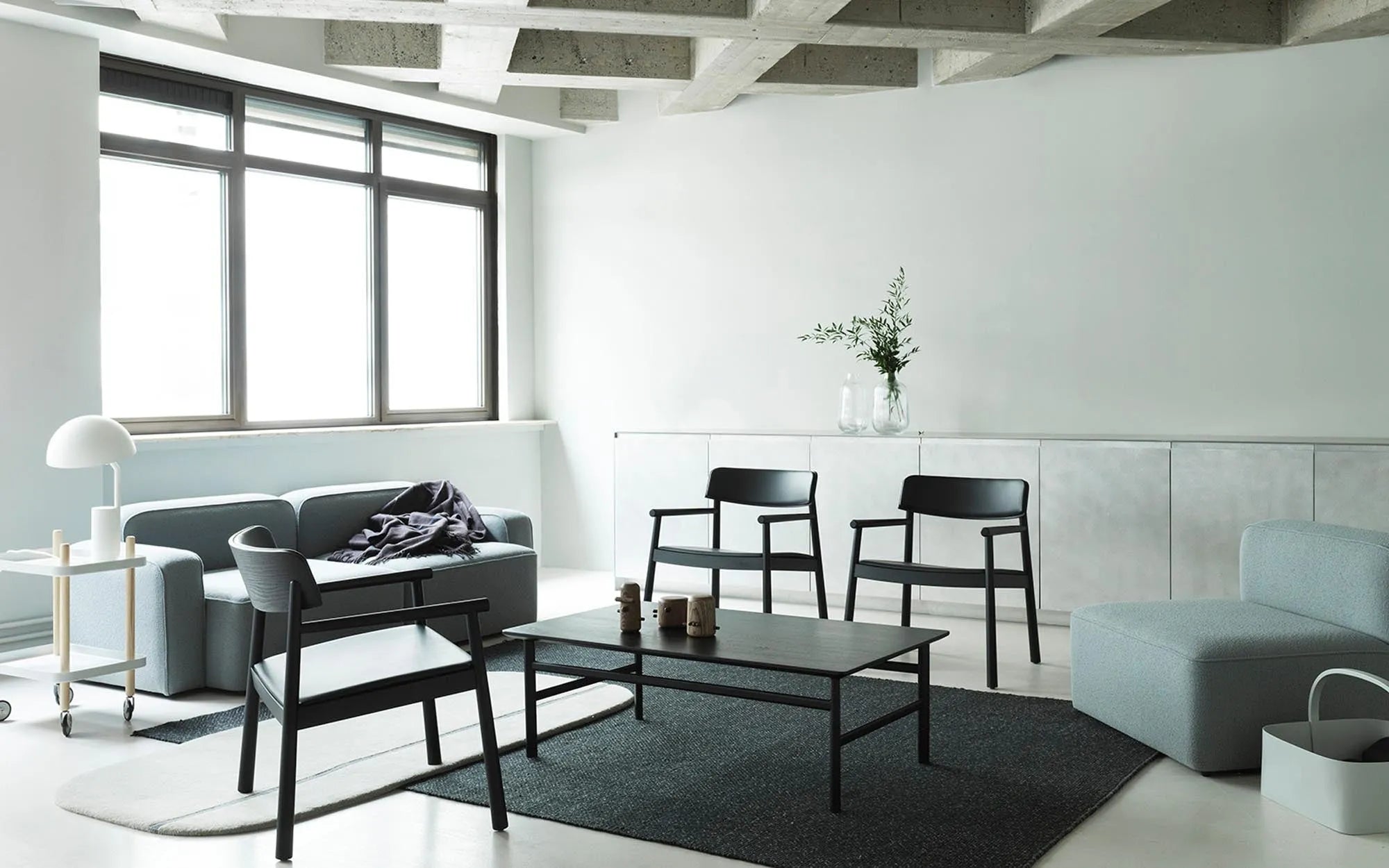 Timb Sessel: Minimalistisches Design trifft auf skandinavische Qualität.