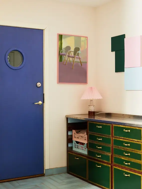 Waiting Room  in Pink / Beige / Grün präsentiert im Onlineshop von KAQTU Design AG. Bild ist von Paper Collective