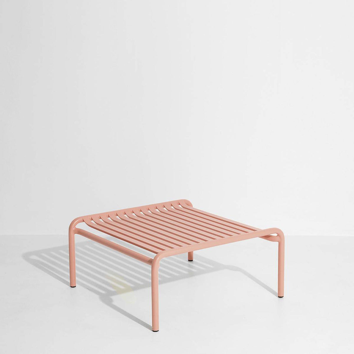 Week-End Coffee Table small in Blush präsentiert im Onlineshop von KAQTU Design AG. Loungetisch ist von Petite Friture
