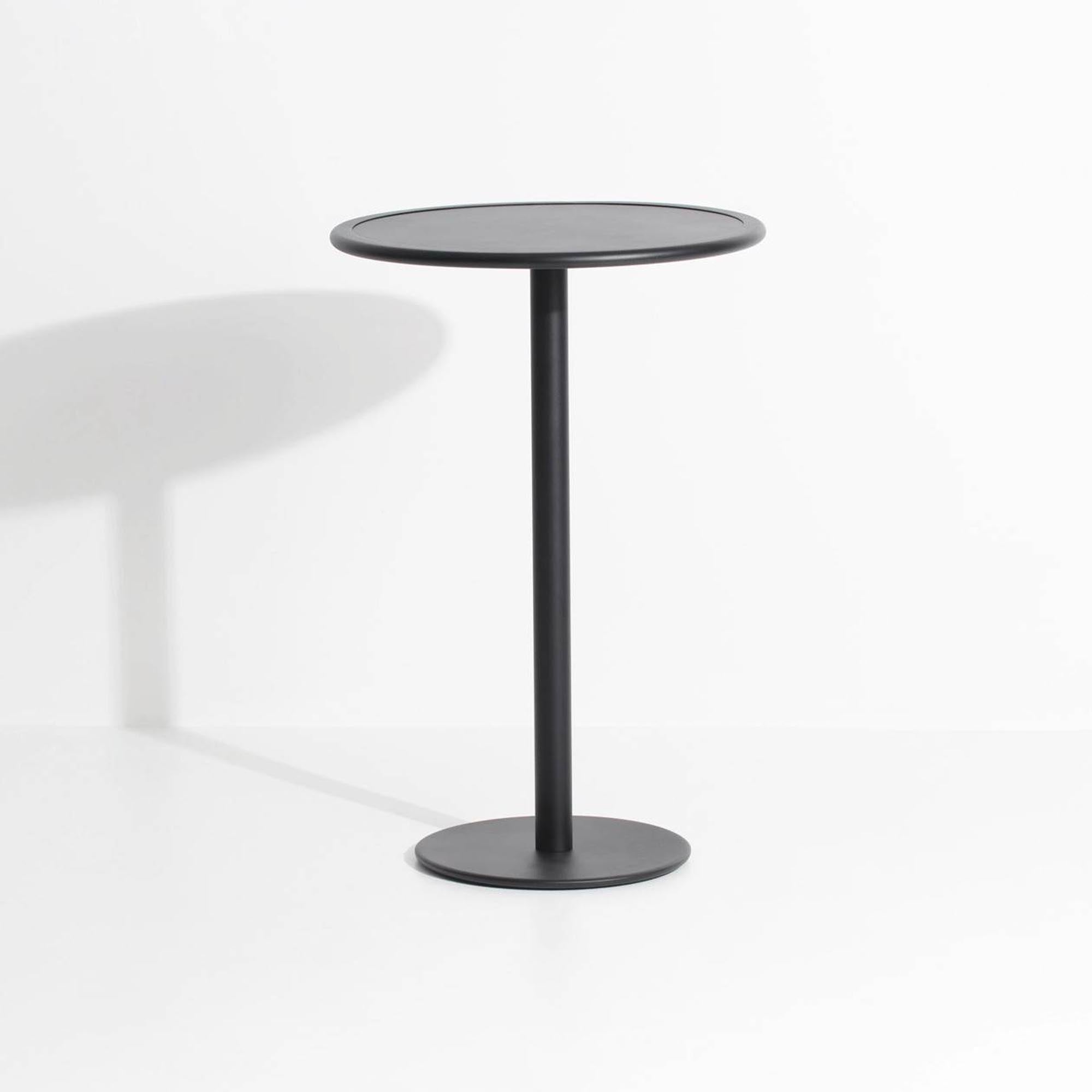 Der Week-End Bartisch von Petite Friture ist ein eleganter, runder Tisch, ideal für moderne Räume und stilvolle Zusammenkünfte.