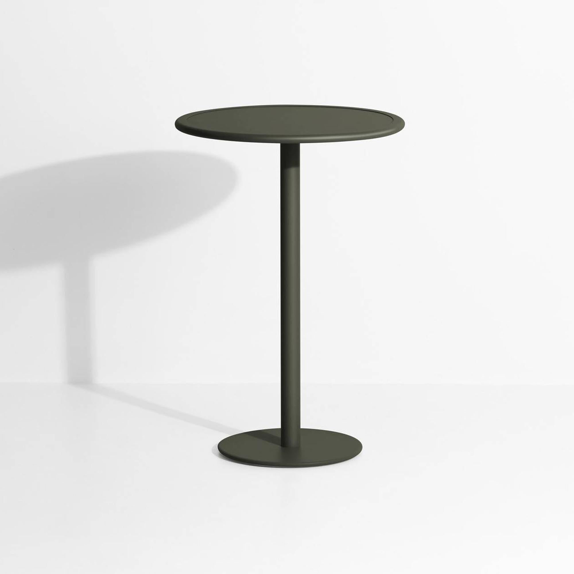 Runder Week-End Bartisch: Design trifft Funktion für Outdoor-Genuss.
