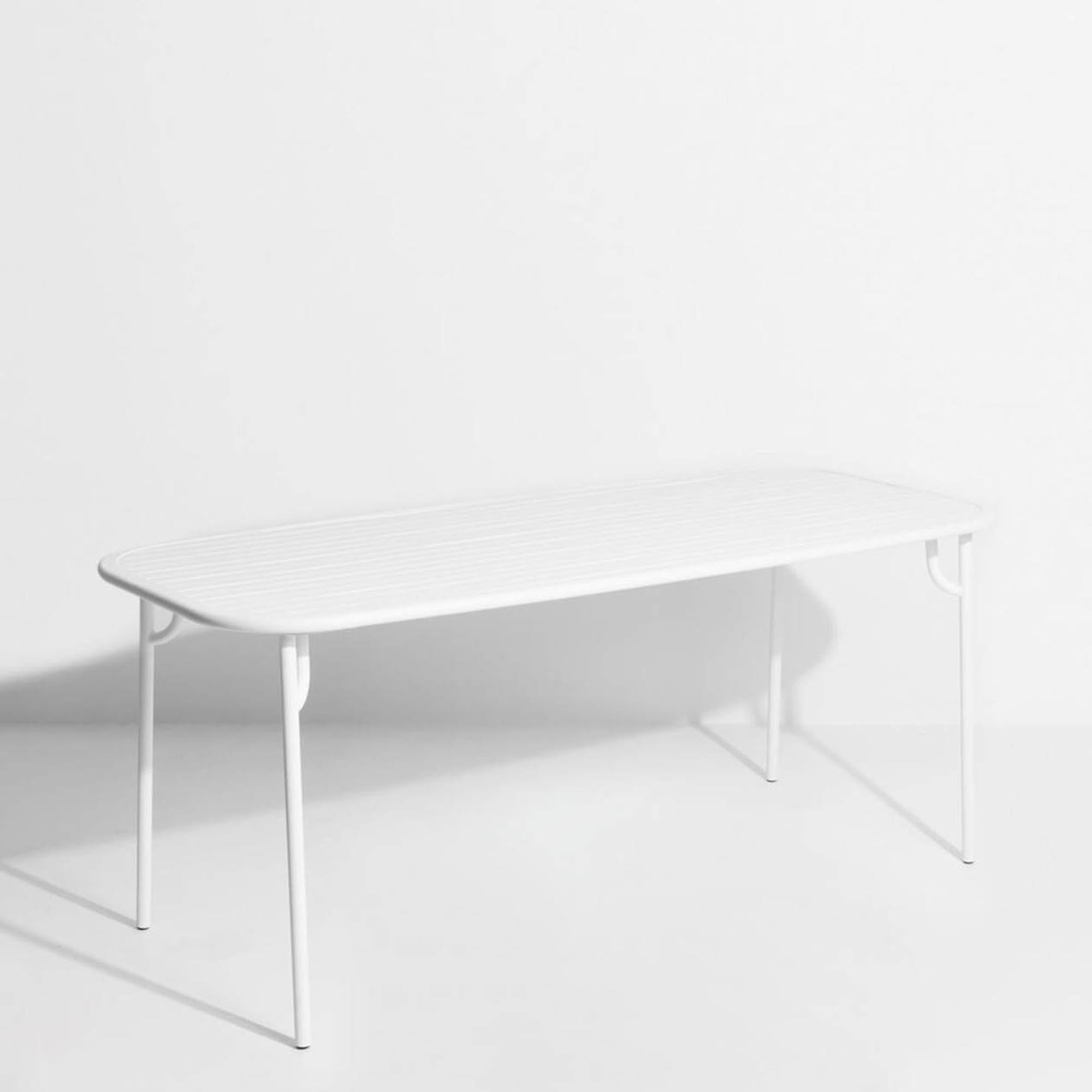 Moderner Week-End Tisch Medium von Petite Friture für Terrassen.