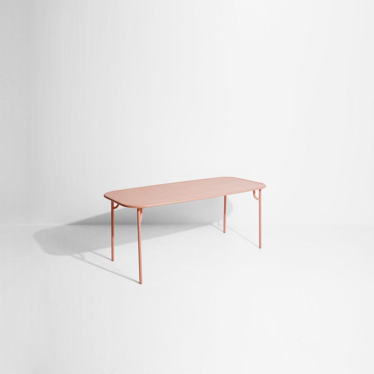 Week-End Tisch Medium in Blush präsentiert im Onlineshop von KAQTU Design AG. Gartentisch ist von Petite Friture
