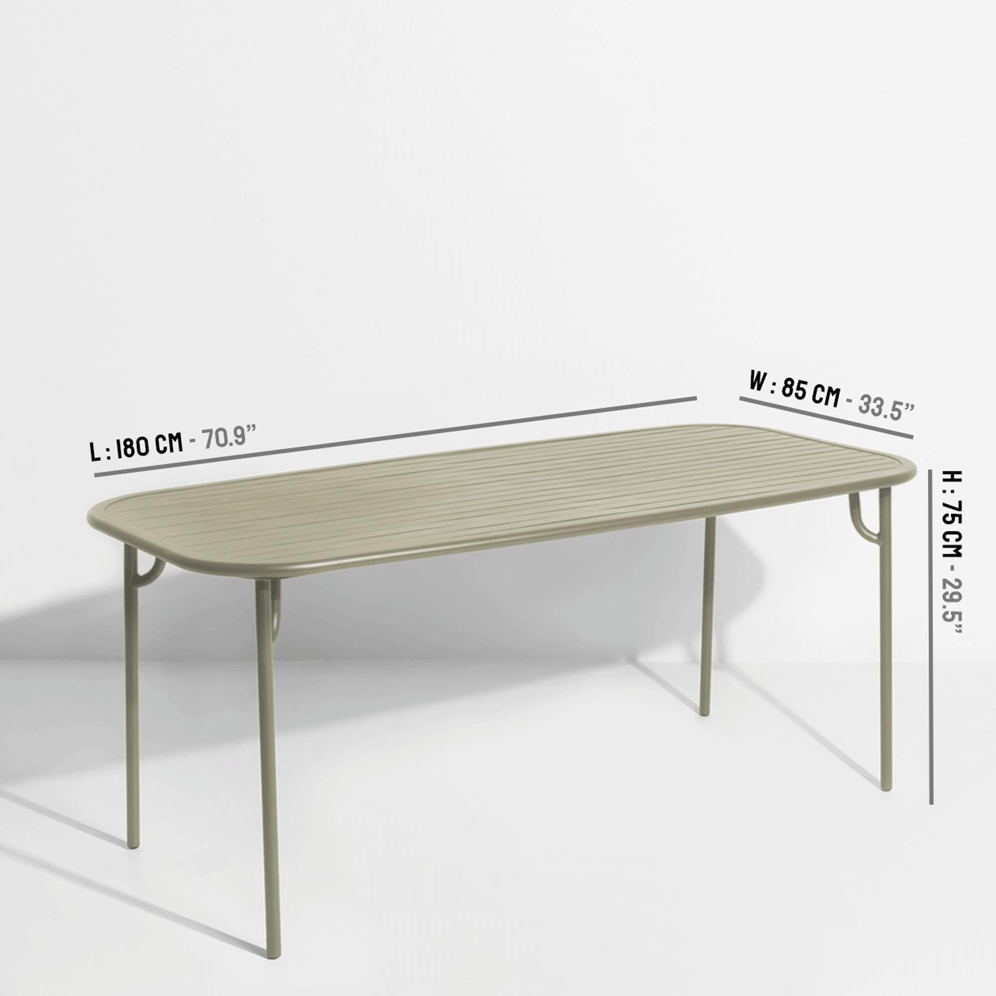 Entdecken Sie den Week-End Tisch Medium von Petite Friture – ideal für gesellige Stunden im Freien und elegante Outdoor-Dekoration.
