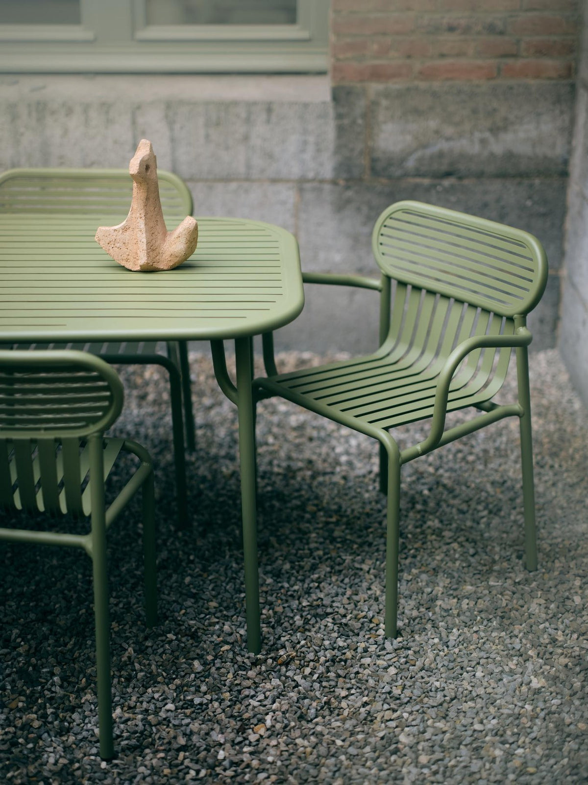Week-End Tisch Small in Black präsentiert im Onlineshop von KAQTU Design AG. Gartentisch ist von Petite Friture