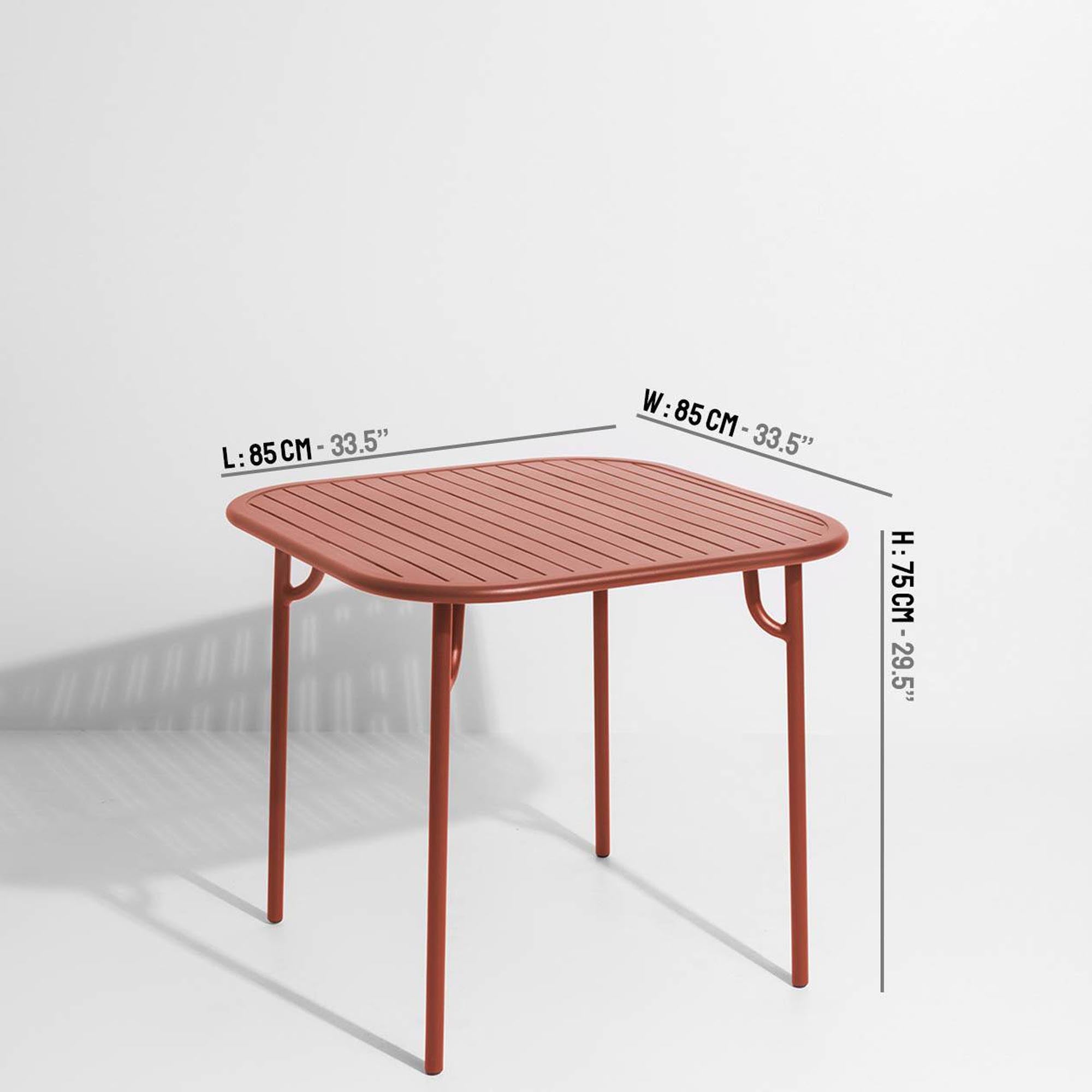 Kompakter Week-End Tisch Small: Design trifft Funktionalität im Freien.