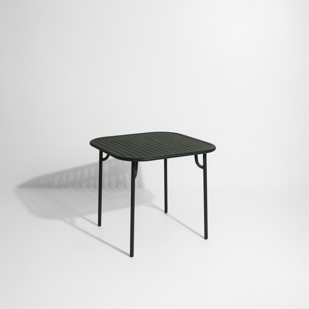 Week-End Tisch Small in Green Glass präsentiert im Onlineshop von KAQTU Design AG. Gartentisch ist von Petite Friture