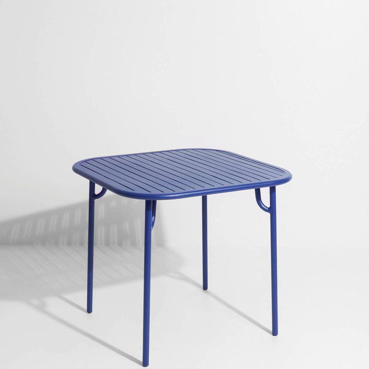 Week-End Tisch Small in Blue präsentiert im Onlineshop von KAQTU Design AG. Gartentisch ist von Petite Friture