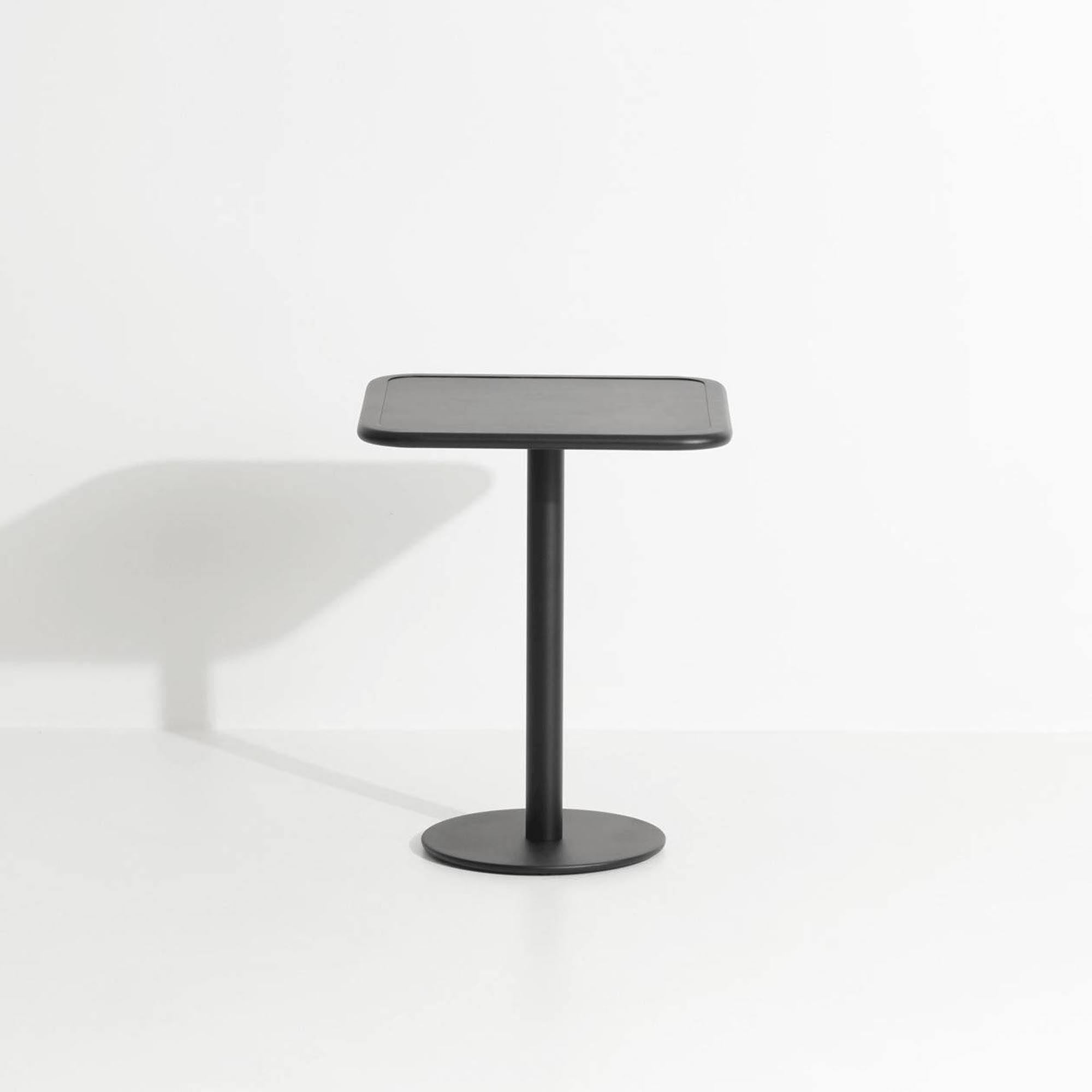 Eleganter Week-End Tisch von Petite Friture für stilvolle Gärten.