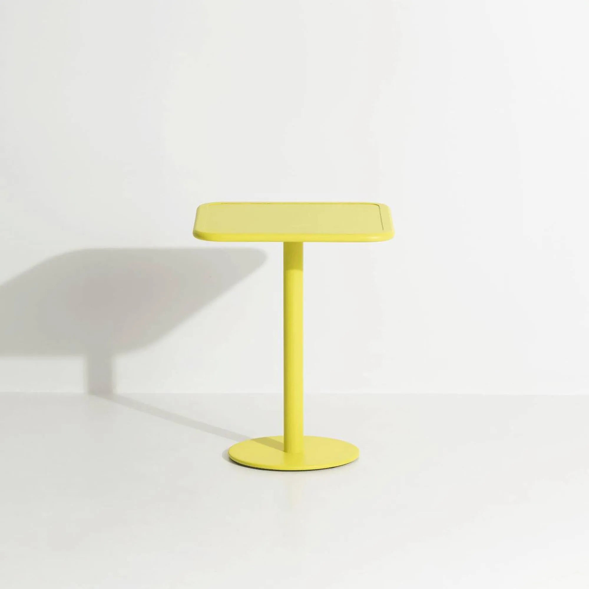Stilvoller Week-End Tisch von Petite Friture für moderne Terrassen.