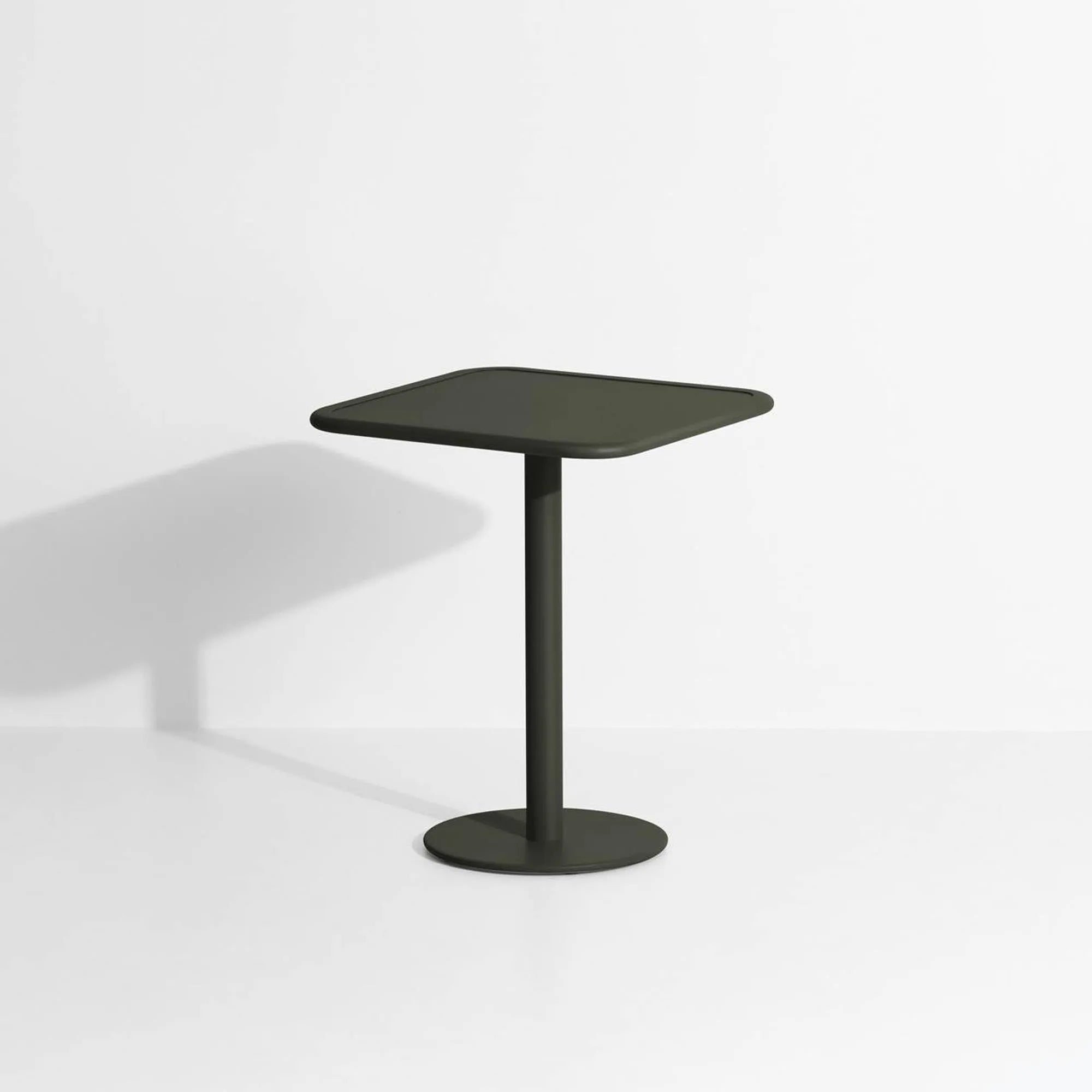 Stilvoller Week-End Tisch von Petite Friture für moderne Terrassen.