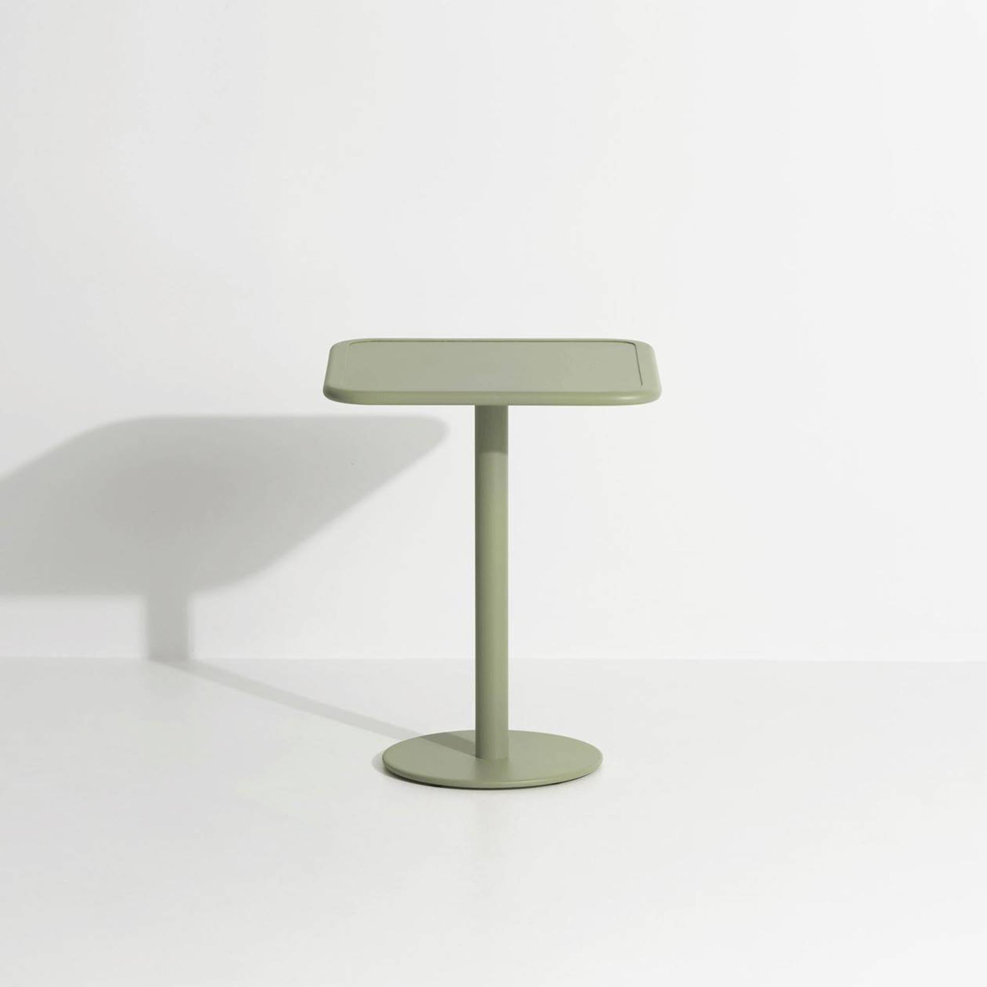 Eleganter Week-End Tisch von Petite Friture für stilvolle Gärten.