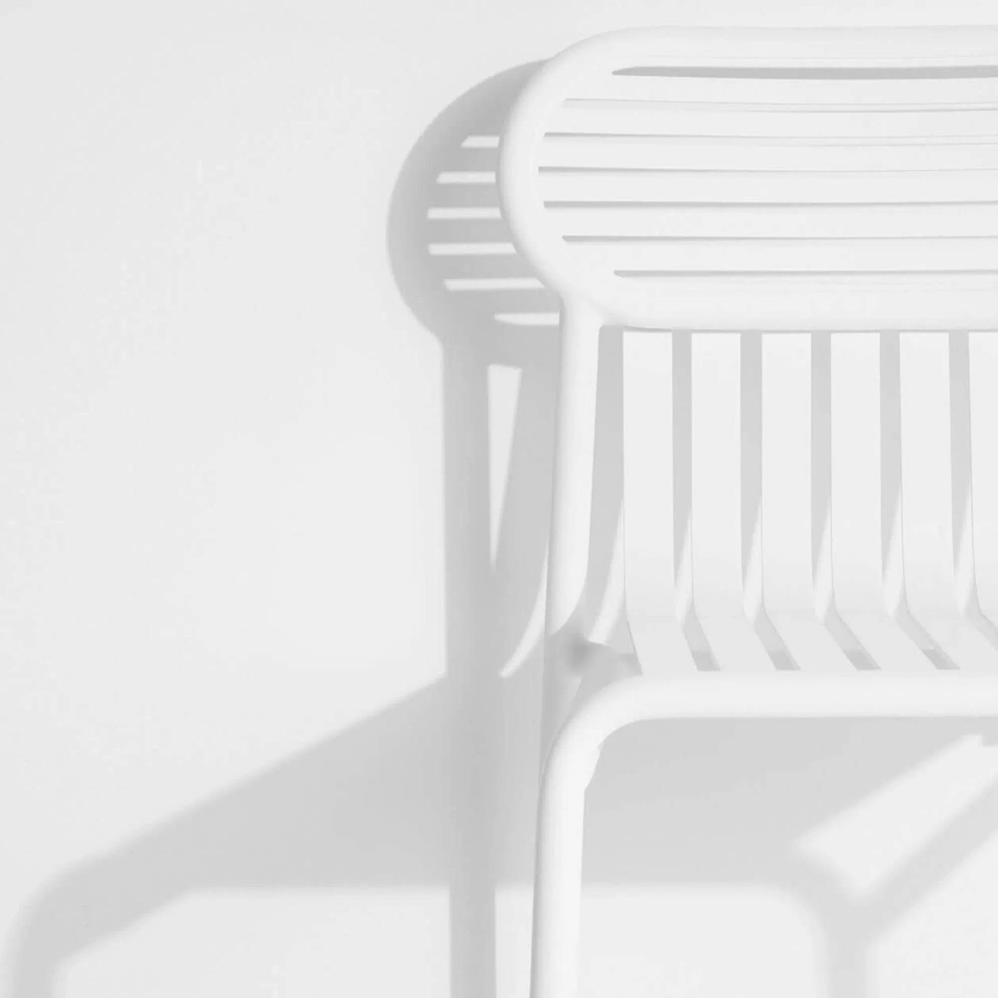 Week-End Gartenstuhl: Modernes Design, UV-beständig, stapelbar.