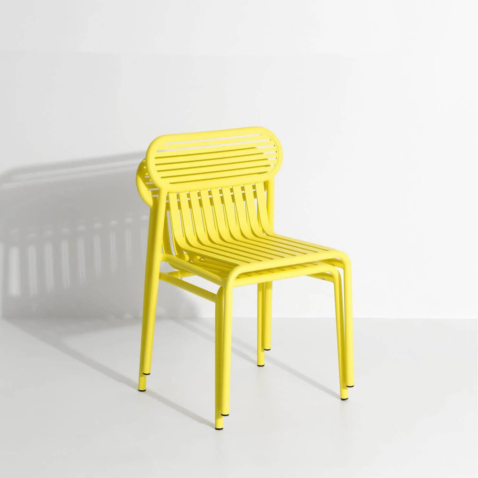 Week-End Gartenstuhl: Modernes Design, robust und outdoor-tauglich.