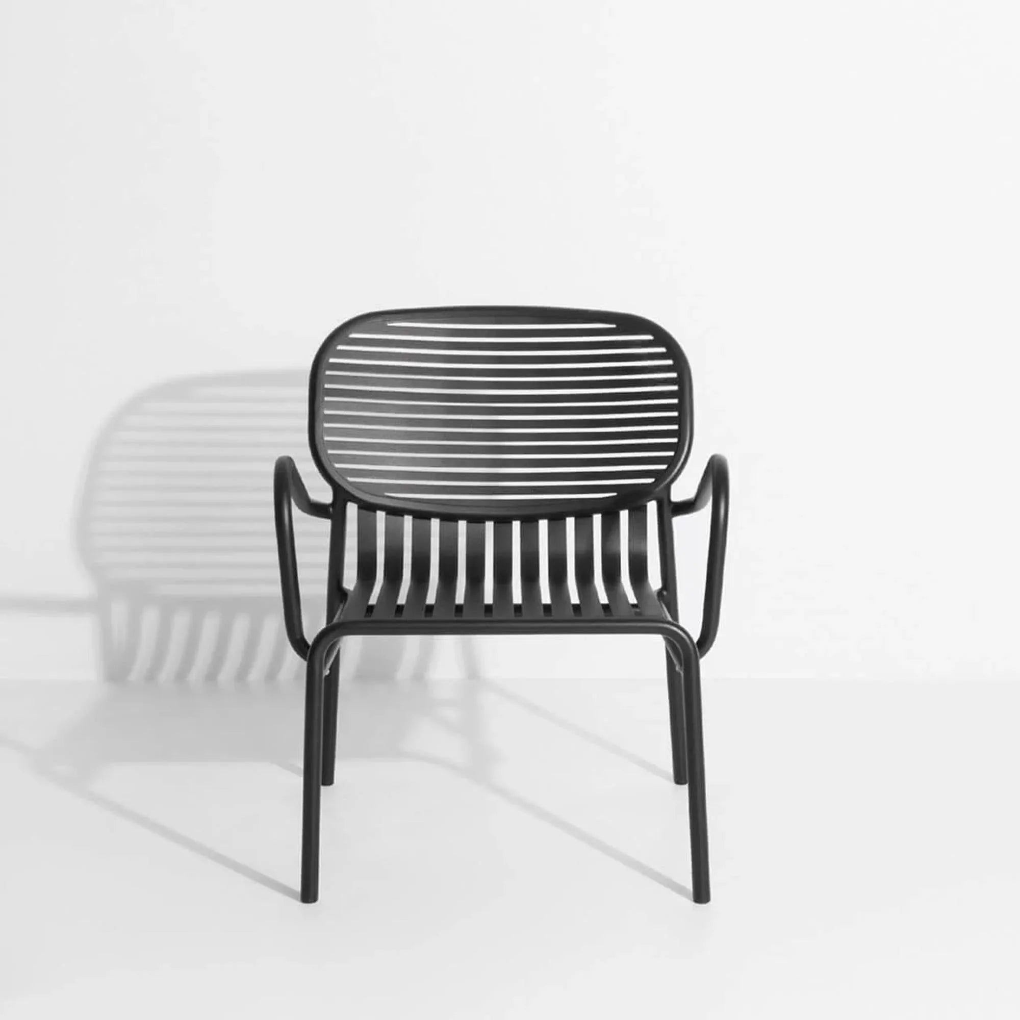 Week-End Lounger: Modernes Design für entspannte Gartenmomente.