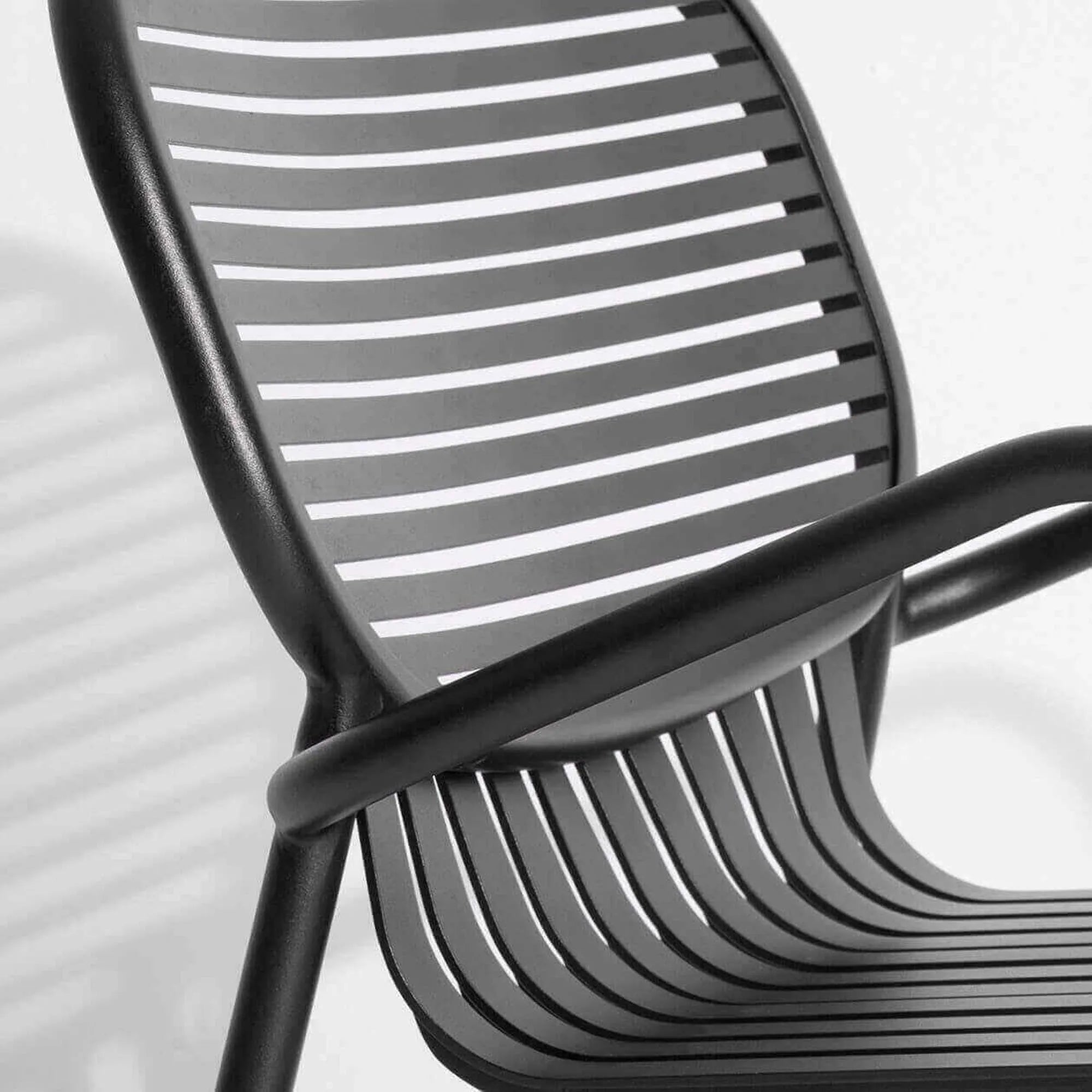 Stilvoller Week-End Lounger: Perfekte Entspannung im Freien genießen.