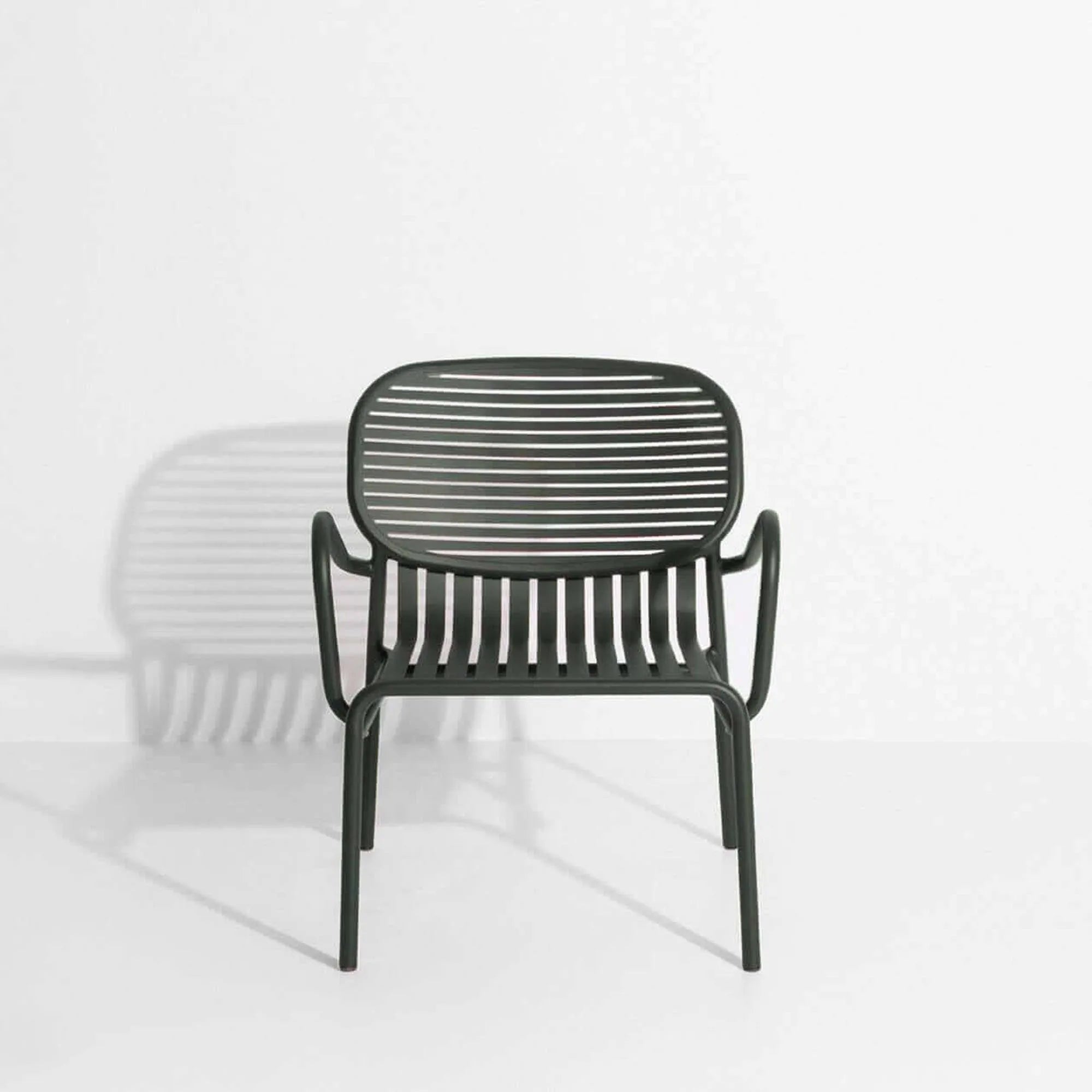 Week-End Lounger: Komfort und Stil für Ihren Garten von Petite Friture.