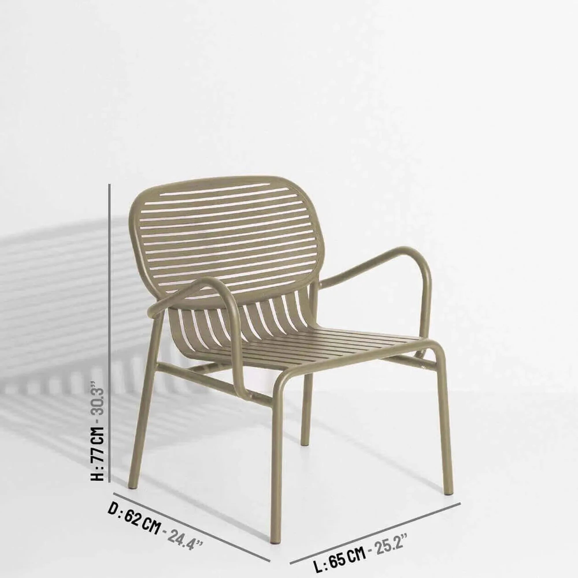 Eleganter Week-End Lounger: Perfekte Entspannung im Freien.
