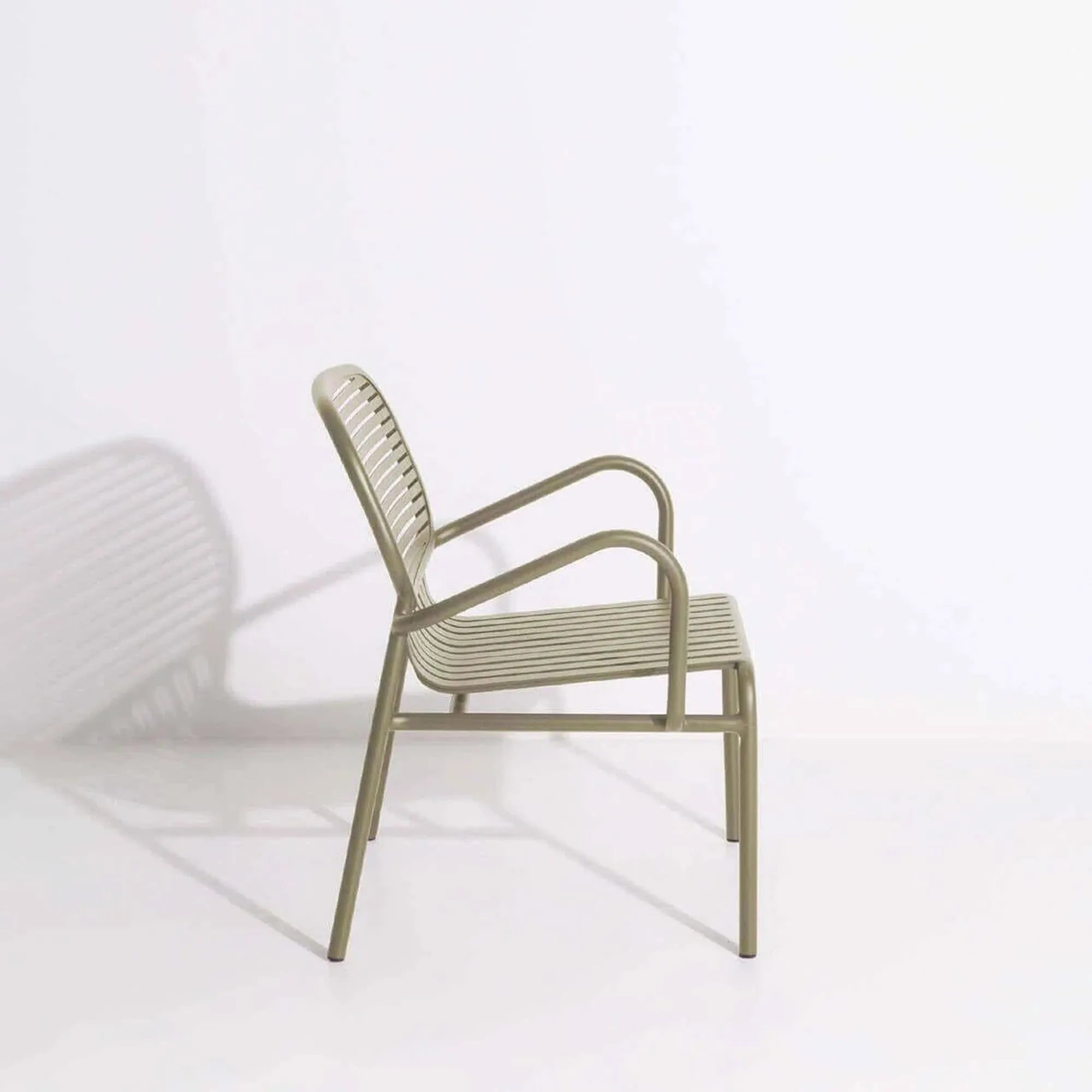Week-End Lounger: Komfort und Design für Ihren Garten genießen.