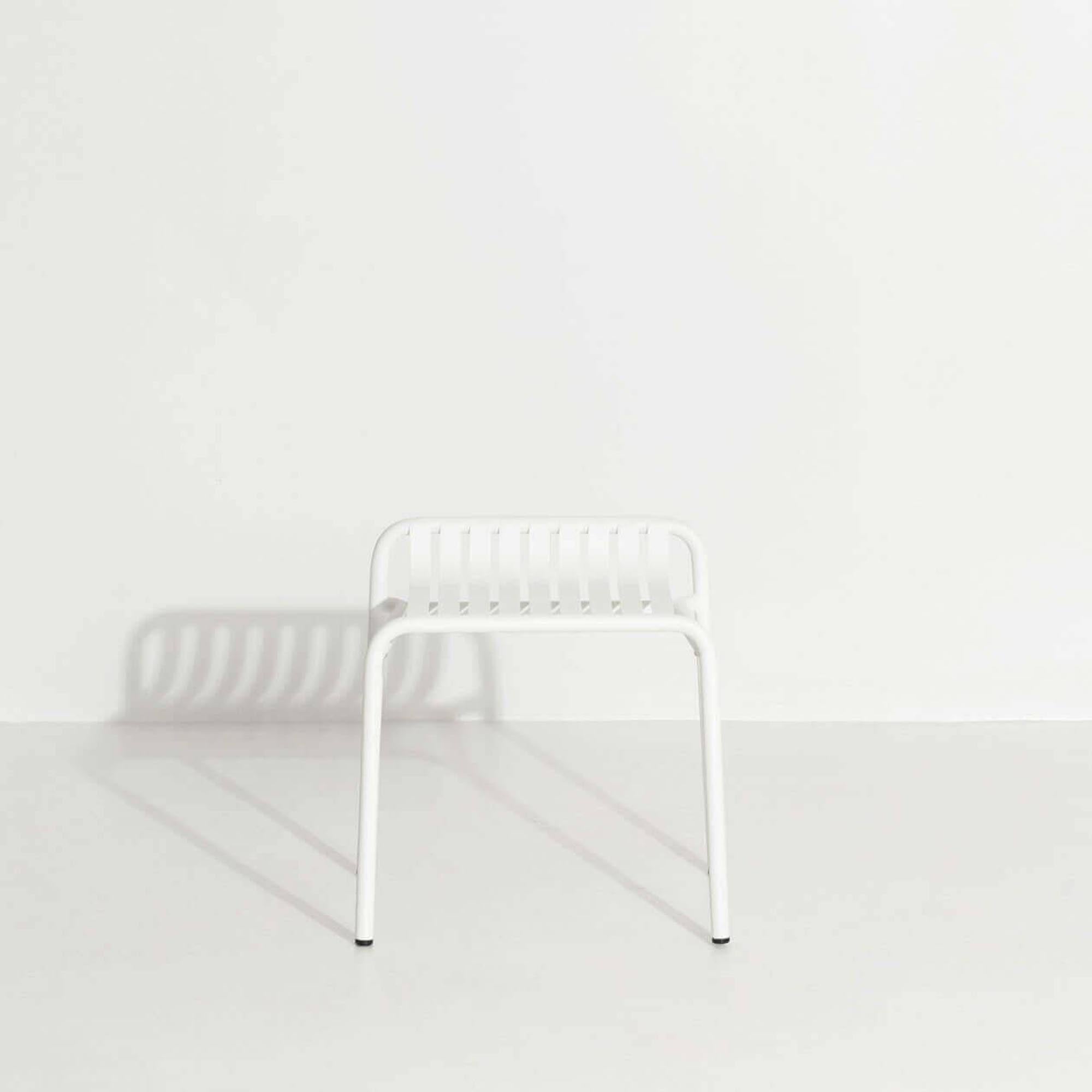 Week-End Hocker: Zeitloses Design für Ihren stilvollen Außenbereich.
