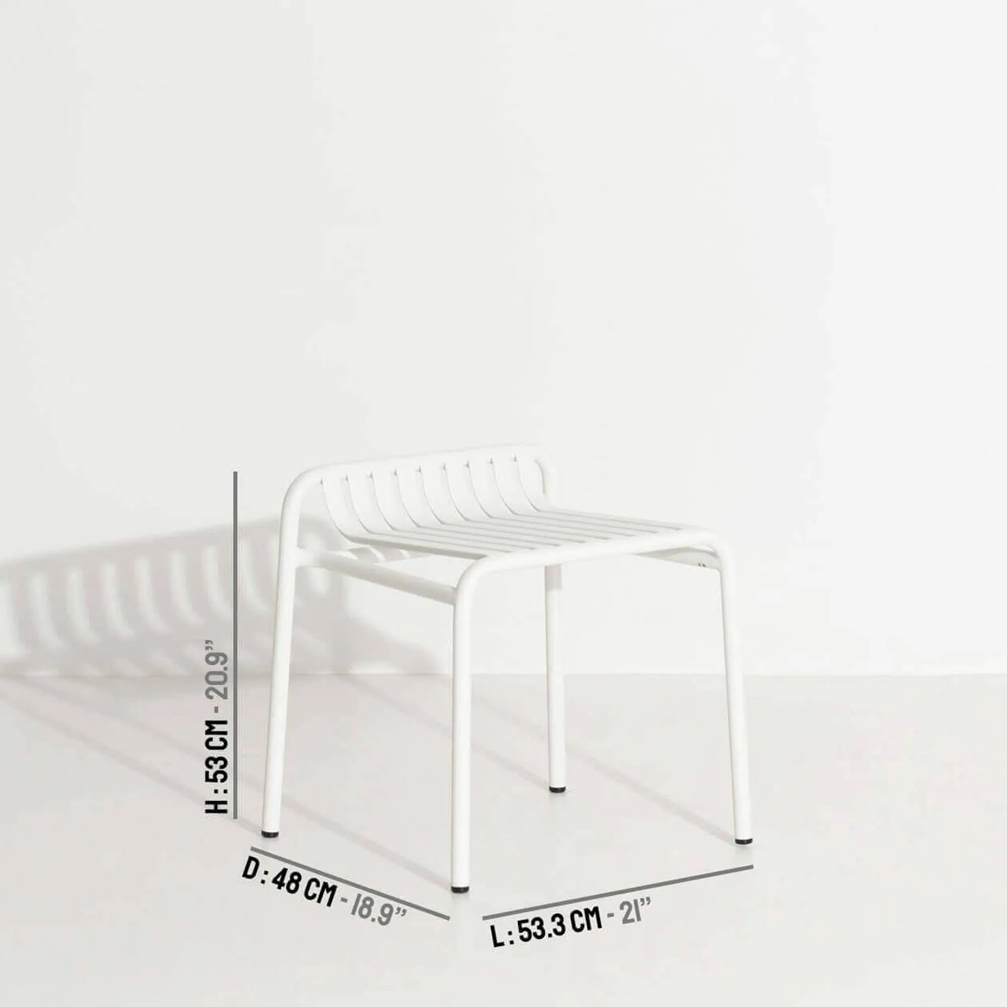 Week-End Hocker: Zeitloses Design für Ihren stilvollen Außenbereich.