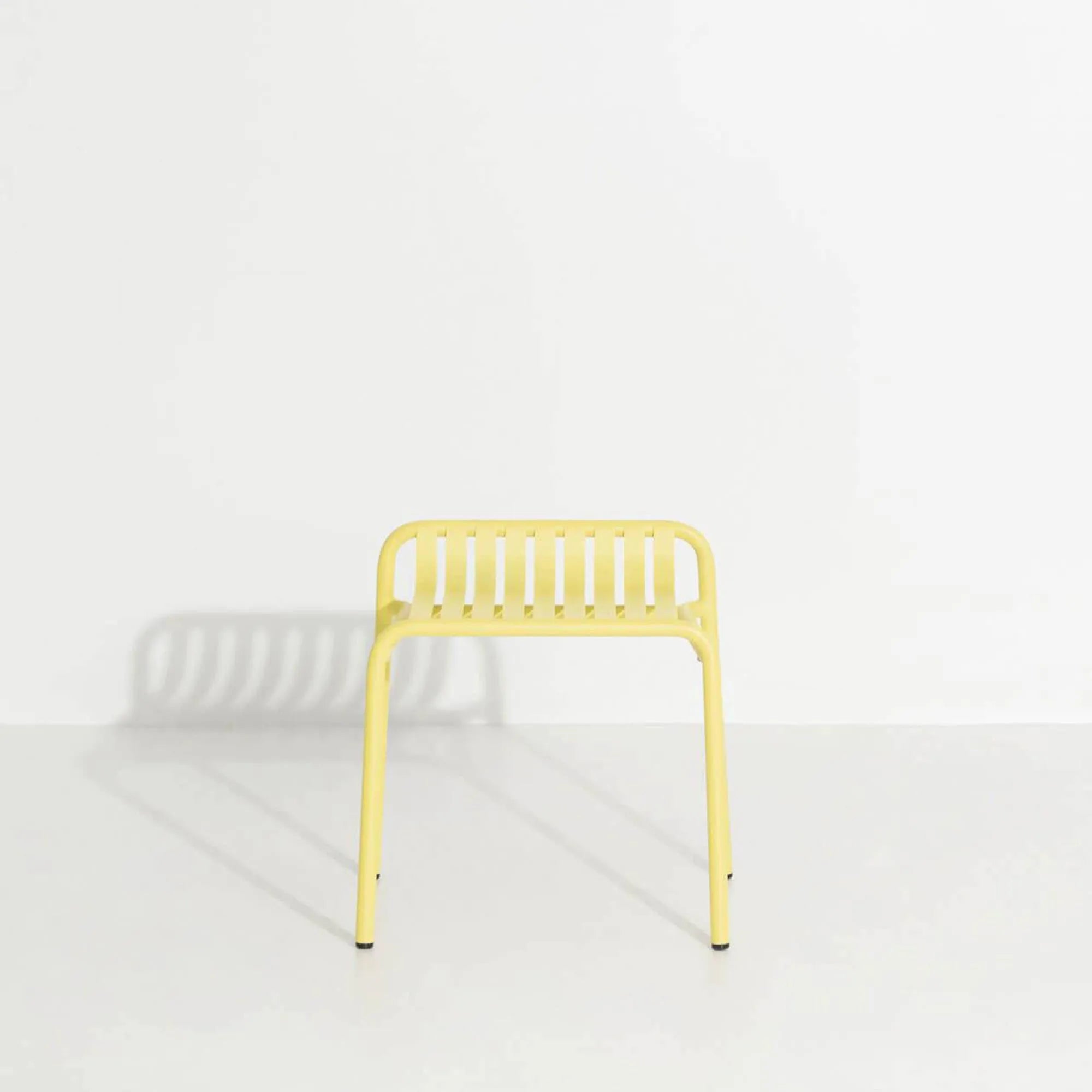 Modernes Design trifft Funktionalität: Week-End Hocker von Petite Friture.