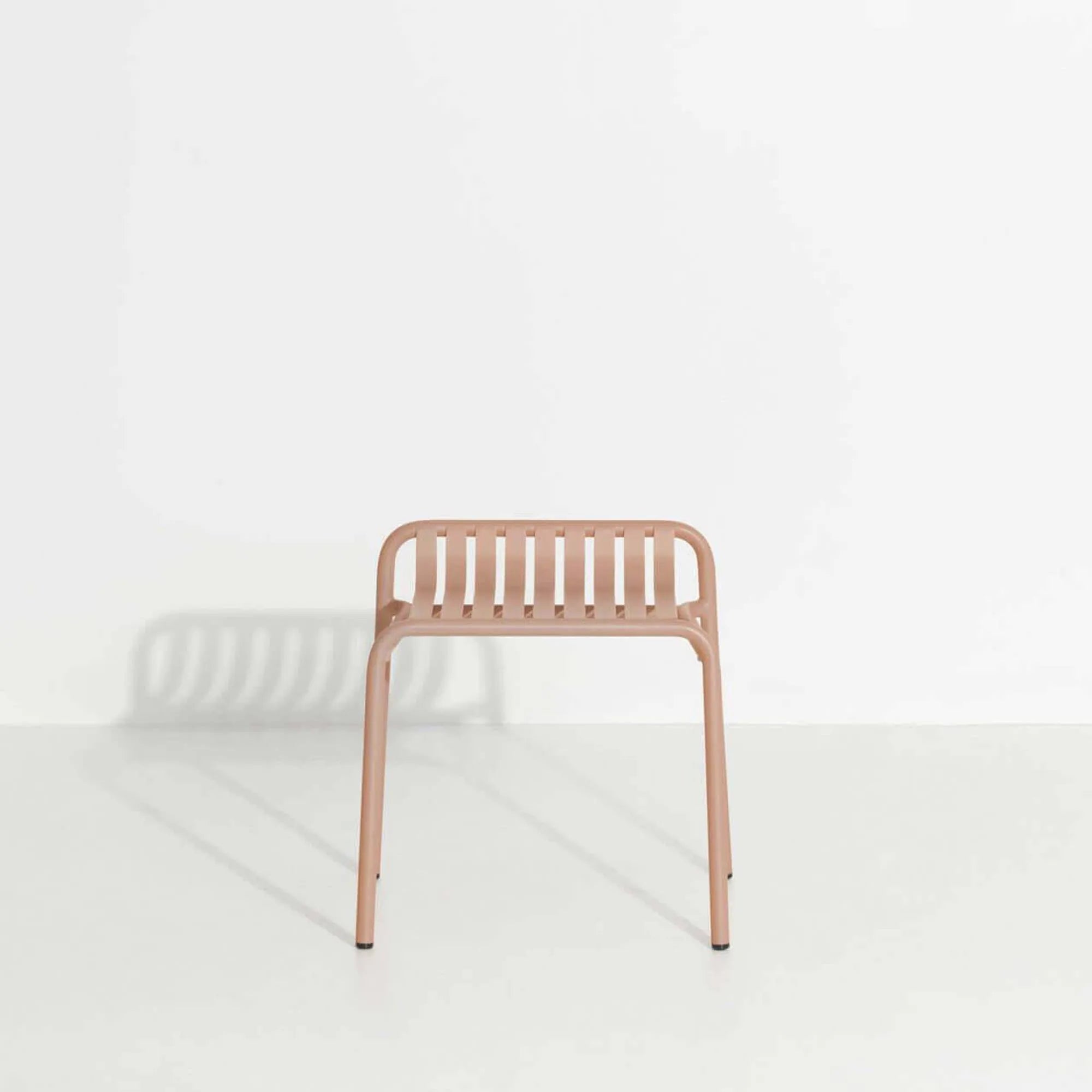Modernes Design trifft Funktionalität: Week-End Hocker von Petite Friture.