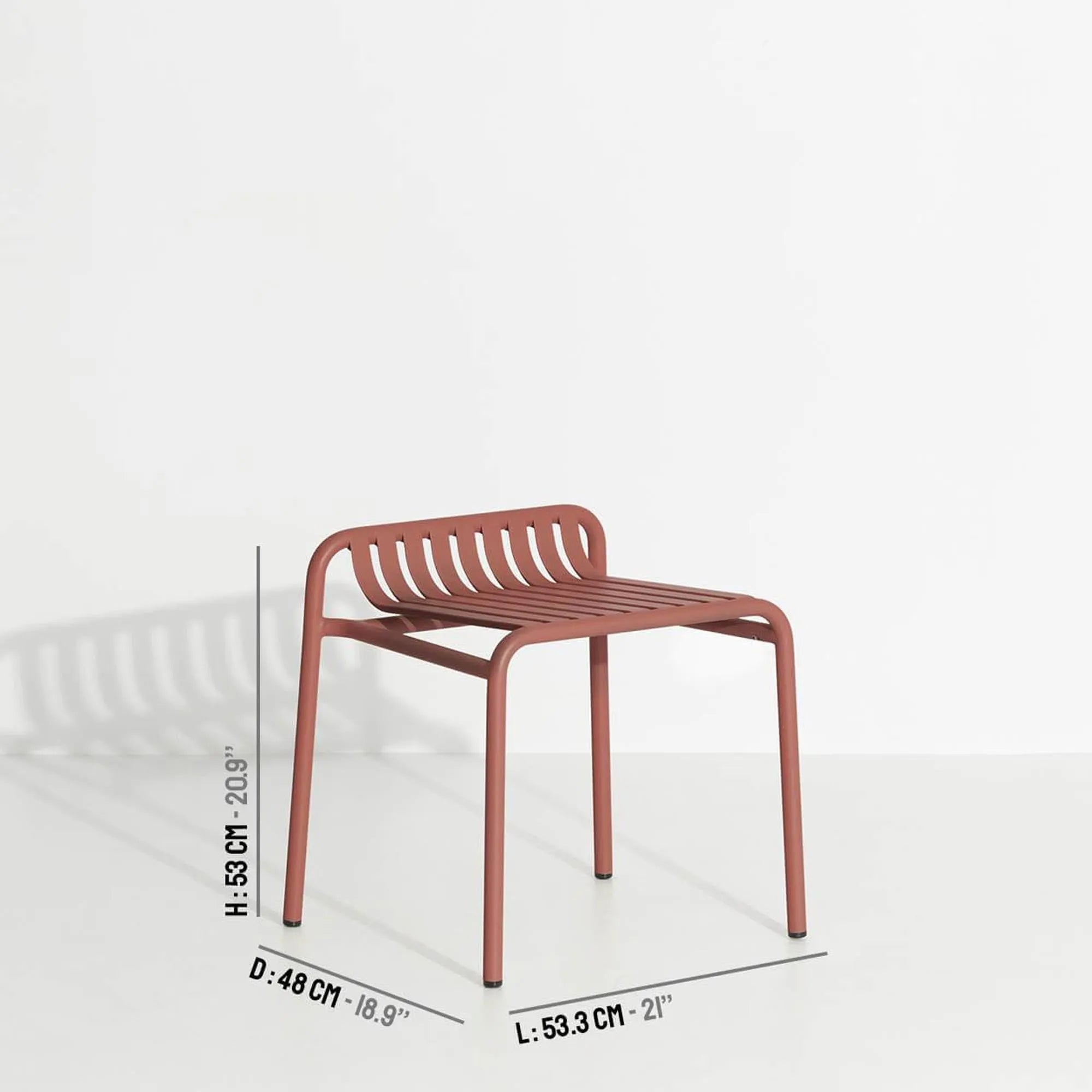 Week-End Gartenhocker: Modernes Design für stilvolle Außenbereiche.