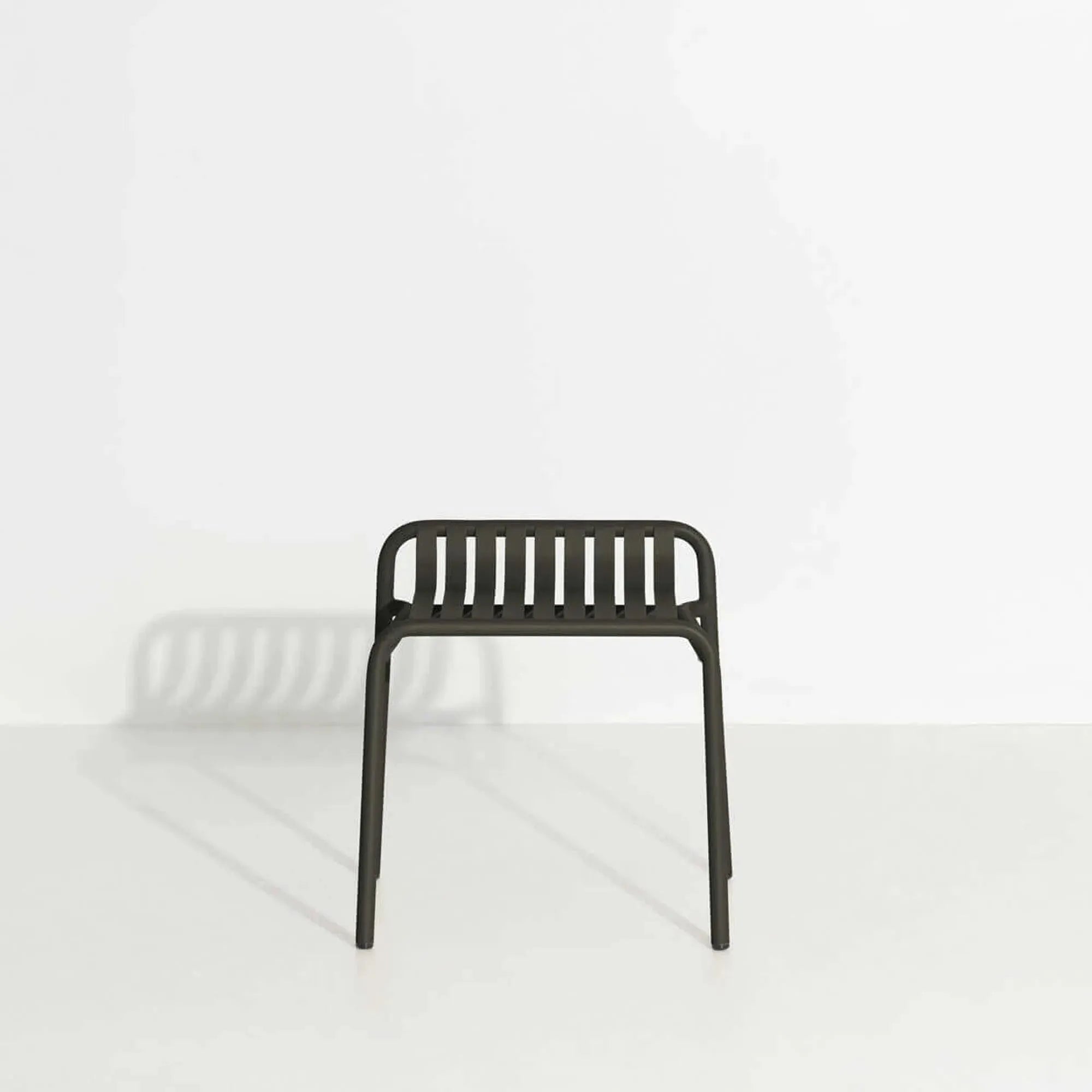 Eleganter Week-End Hocker: Perfekte Ergänzung für Ihren Garten.