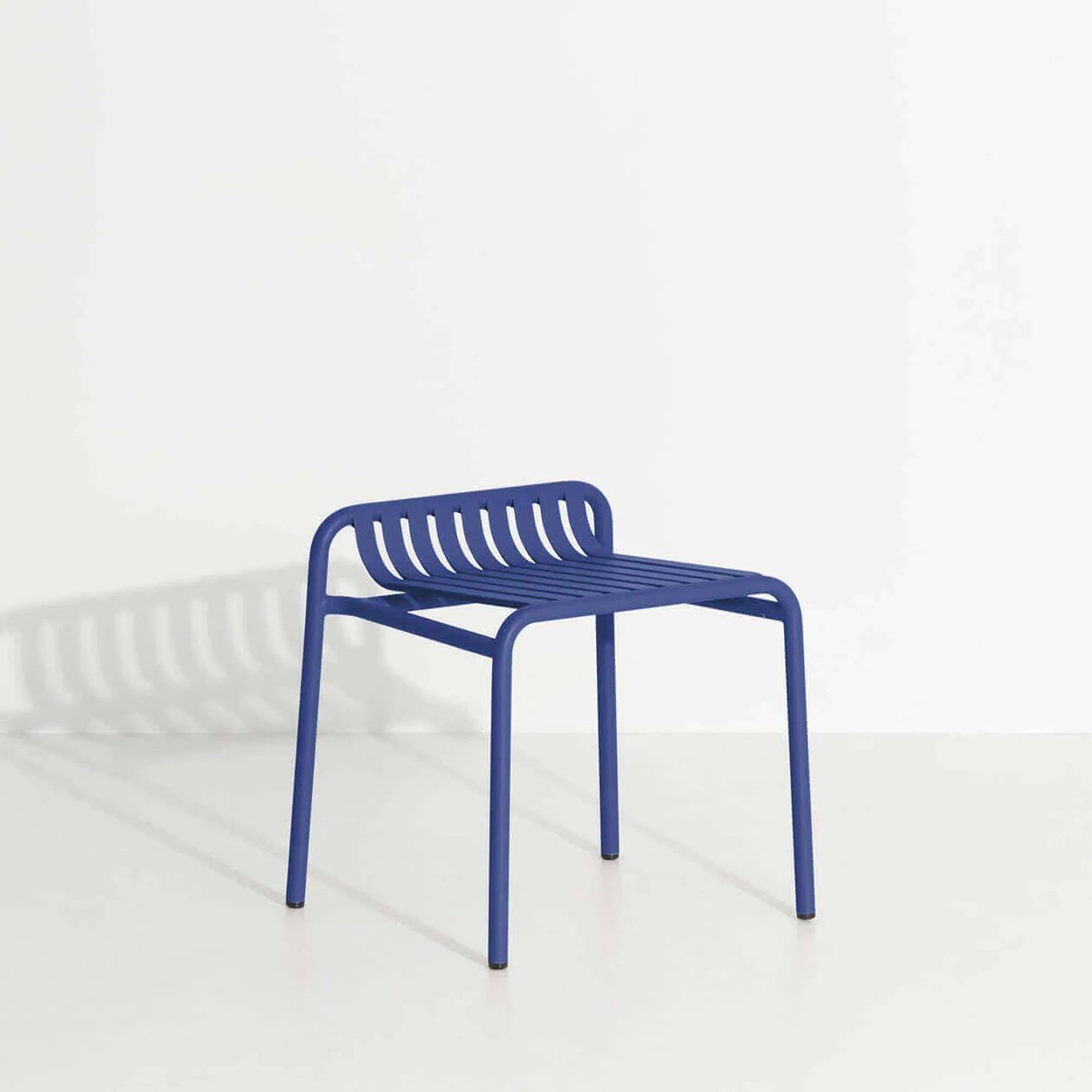 Week-End Gartenhocker: Modernes Design für stilvolle Außenbereiche.