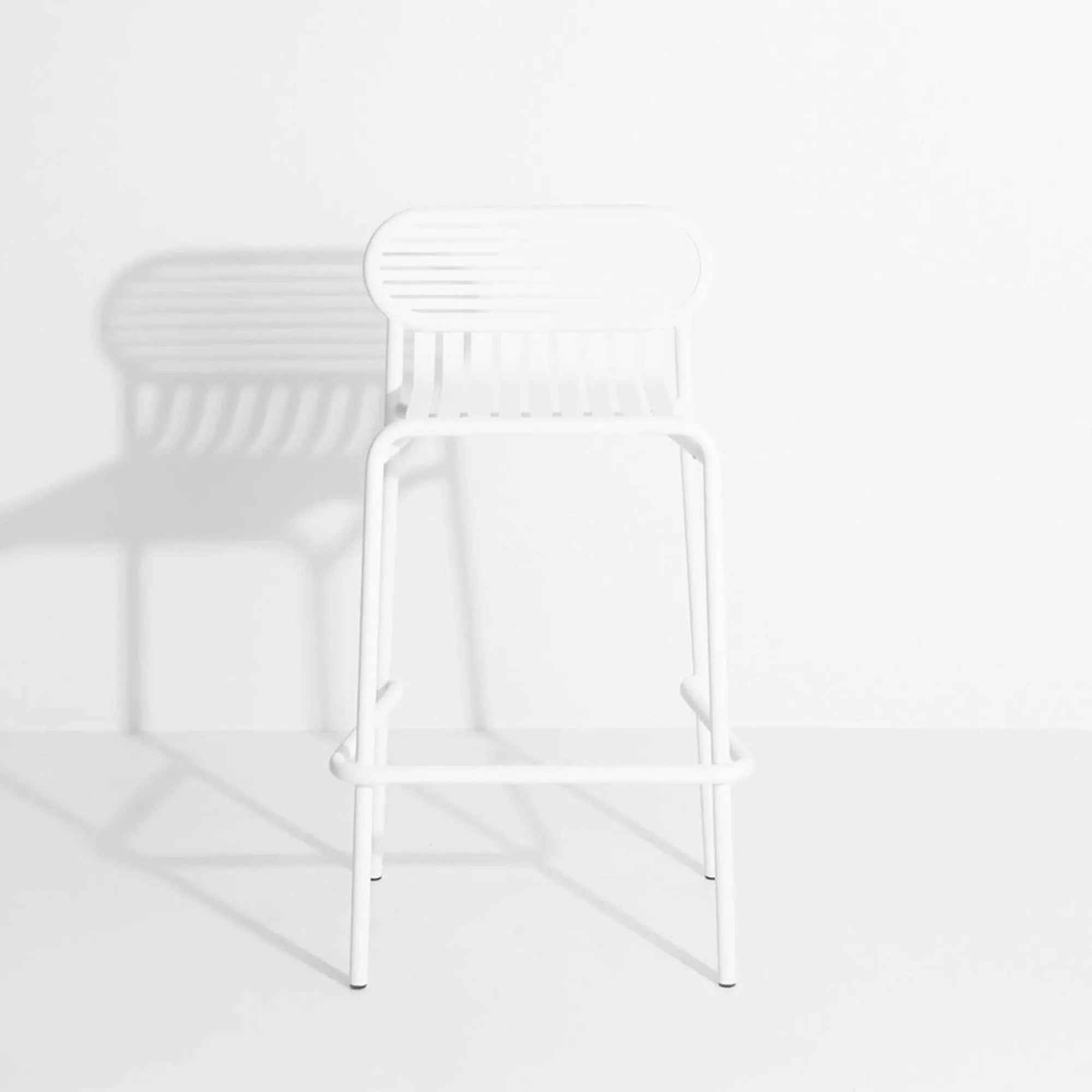 Eleganter Week-End Barhocker von Petite Friture für den Außenbereich.
