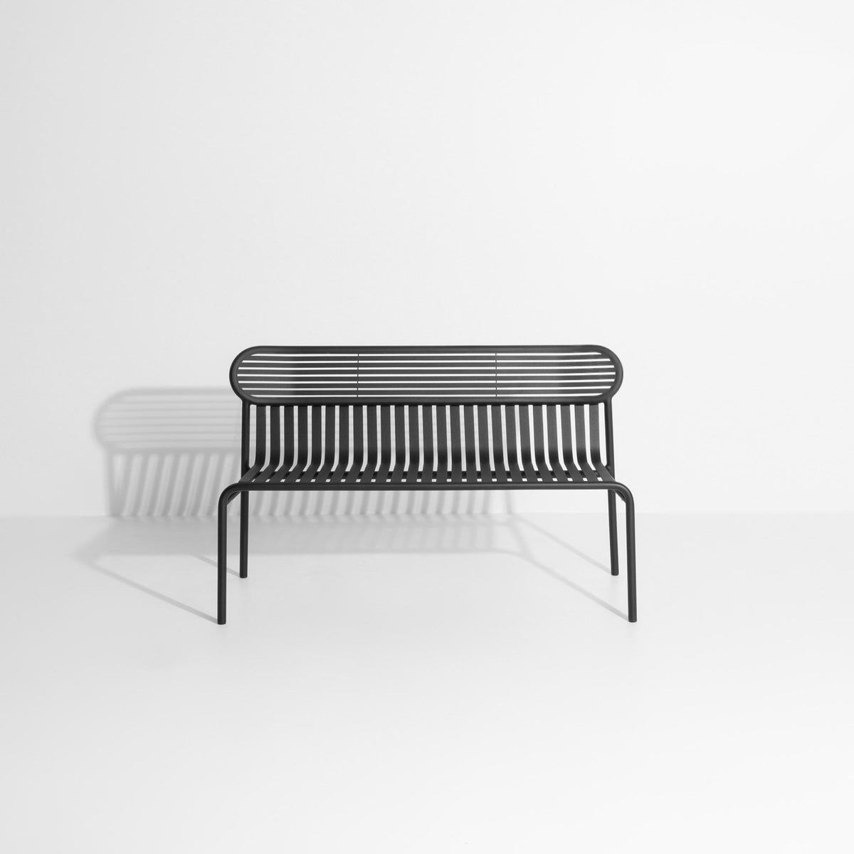 Week-End Gartenbank in Black präsentiert im Onlineshop von KAQTU Design AG. Gartenbank ist von Petite Friture