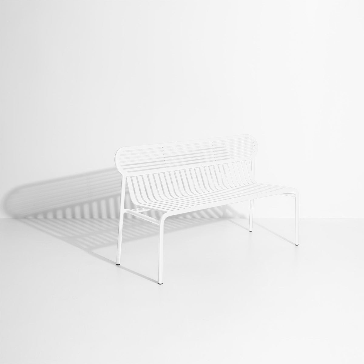 Week-End Gartenbank in White präsentiert im Onlineshop von KAQTU Design AG. Gartenbank ist von Petite Friture