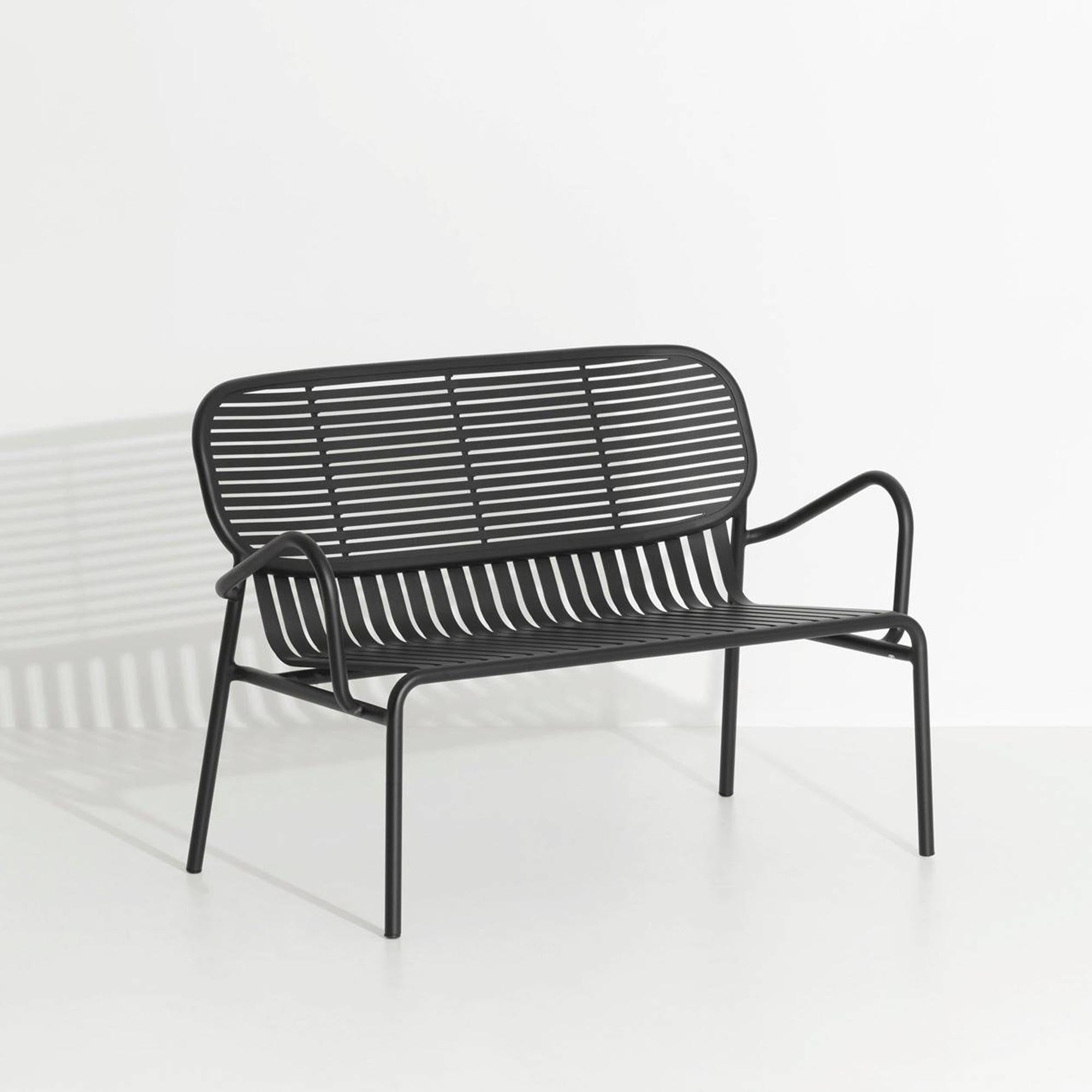 Moderne Week-End Gartenbank mit Armlehnen von Petite Friture.