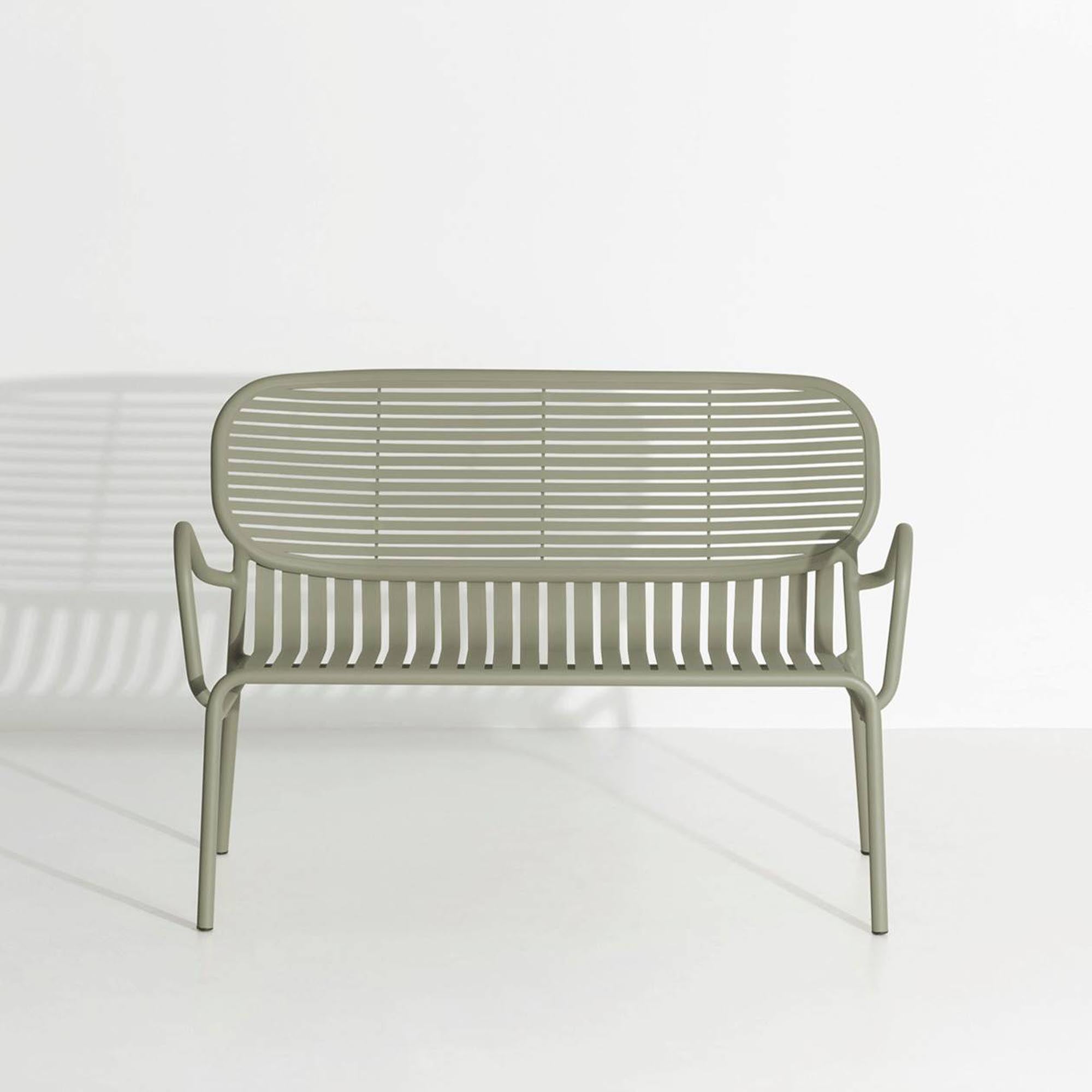 Elegante Week-End Gartenbank mit Armlehnen von Petite Friture.
