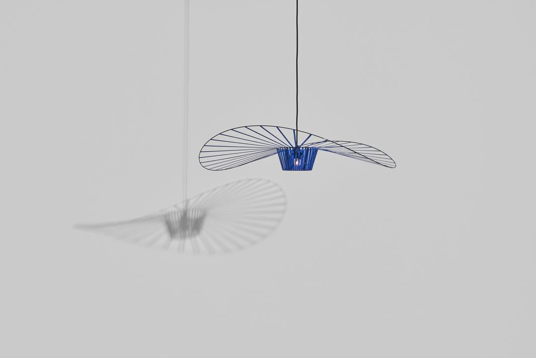Vertigo Pendelleuchte in Cobalt präsentiert im Onlineshop von KAQTU Design AG. Pendelleuchte ist von Petite Friture