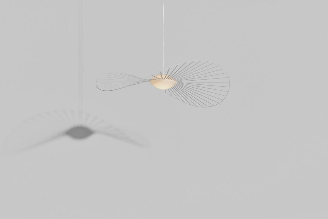 Vertigo Nova Pendelleuchte in White präsentiert im Onlineshop von KAQTU Design AG. Pendelleuchte ist von Petite Friture