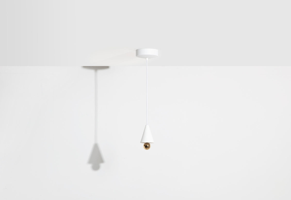 Cherry Pendelleuchte XS in White präsentiert im Onlineshop von KAQTU Design AG. Pendelleuchte ist von Petite Friture