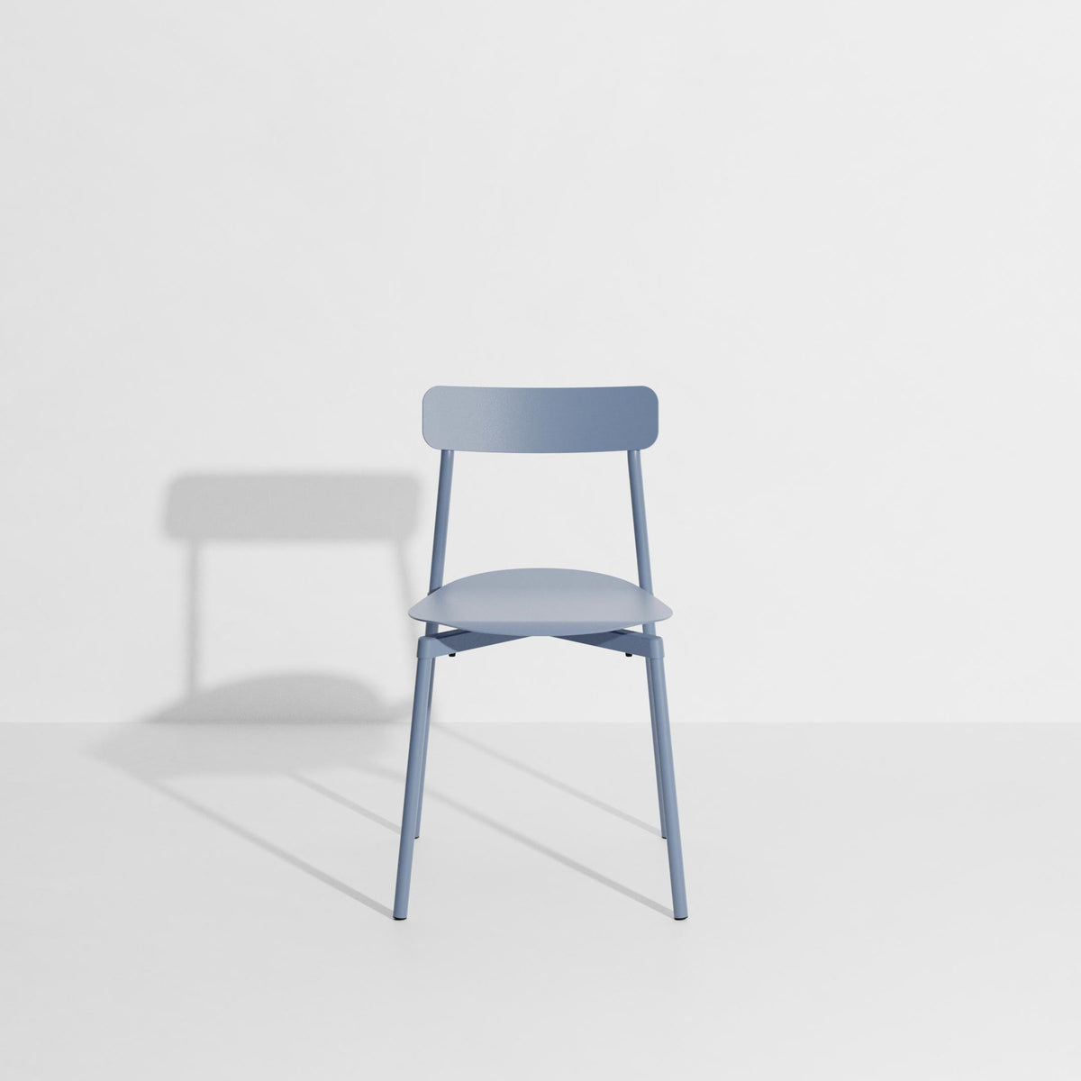 Fromme Stuhl in Pigeon Blue präsentiert im Onlineshop von KAQTU Design AG. Gartenstuhl ist von Petite Friture